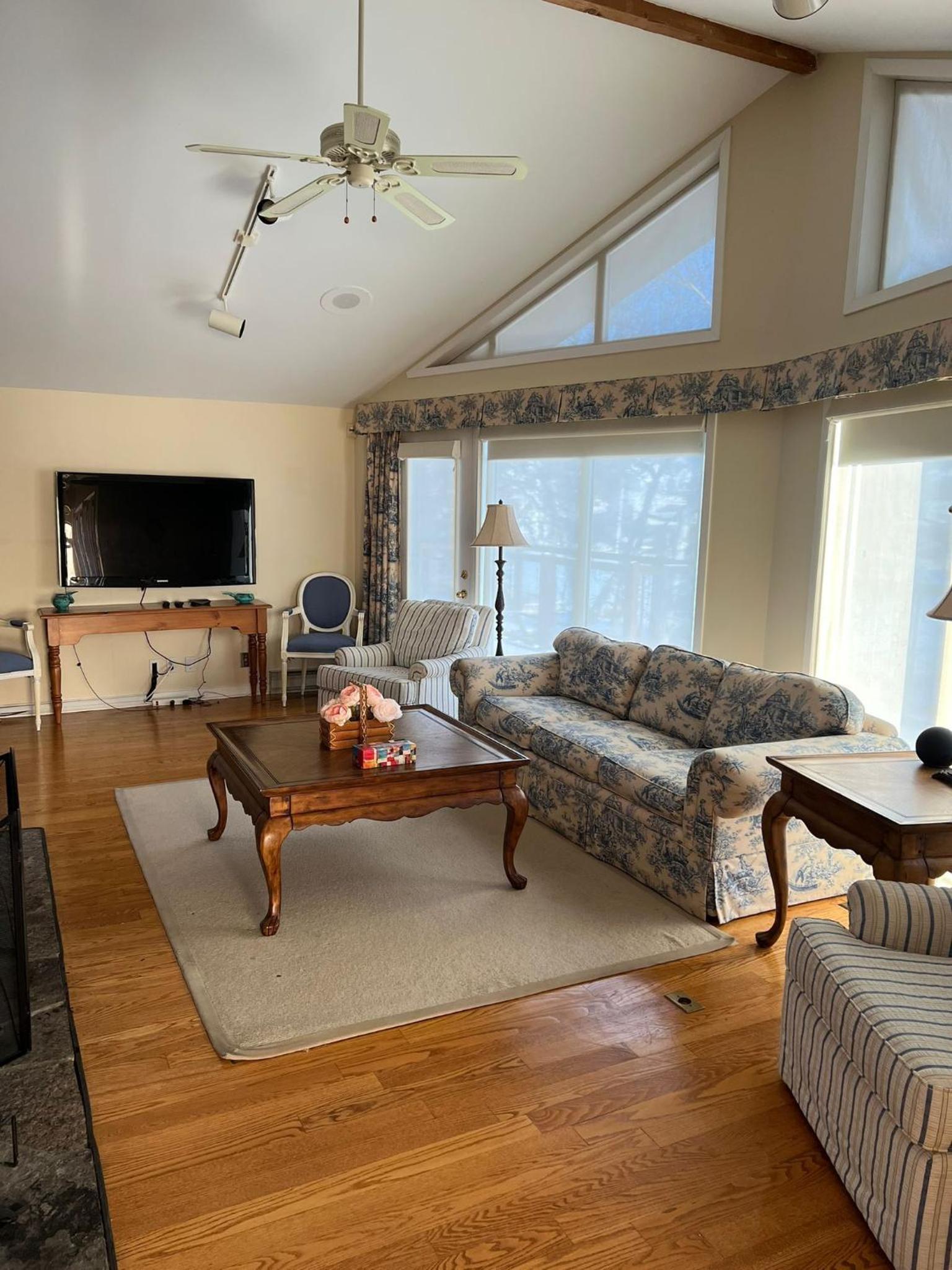 Waterfront Cottage 4 BD with Outdoor Dining, Fire Pite by GLOBALSTAY