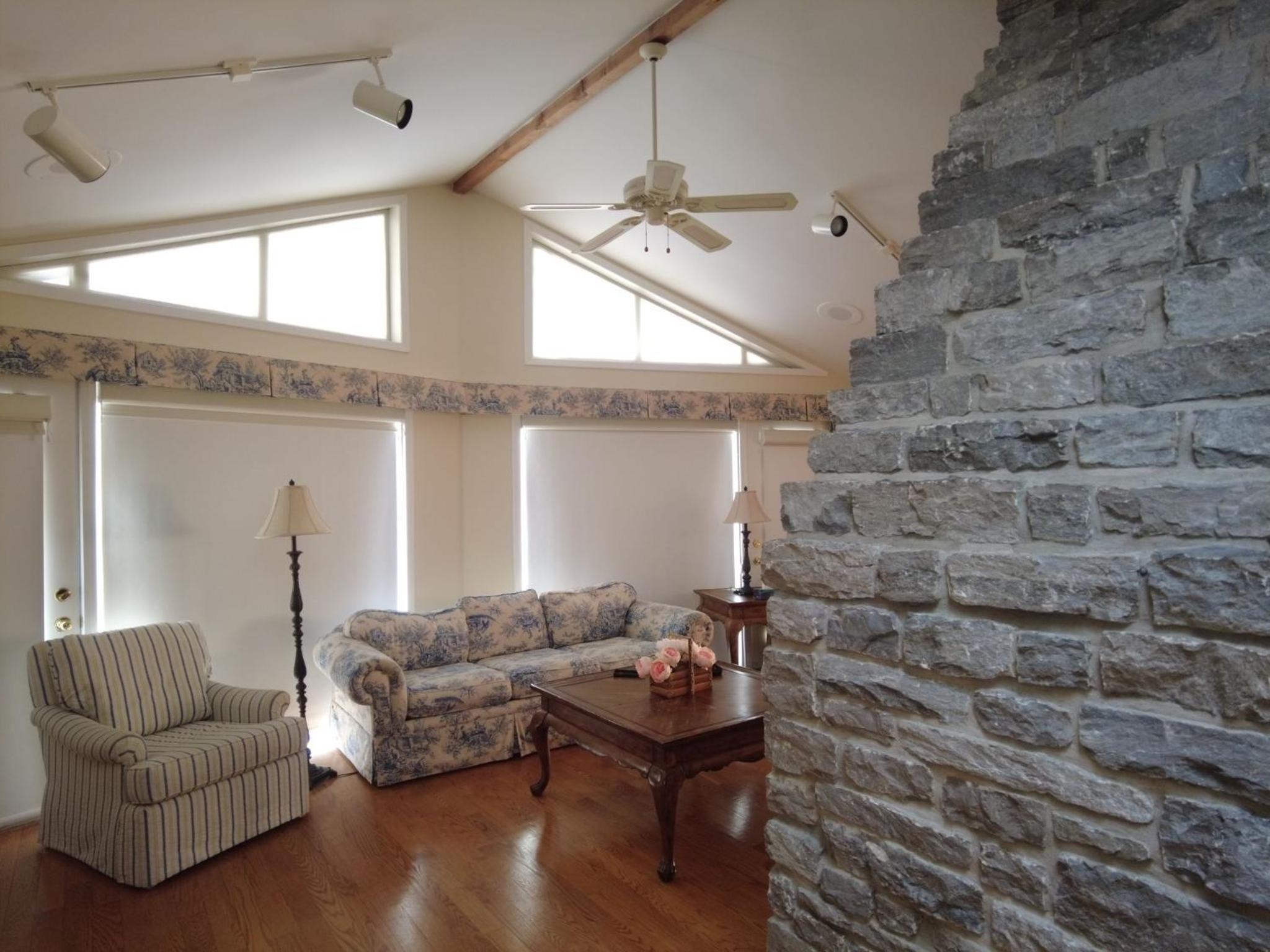 Waterfront Cottage 4 BD with Outdoor Dining, Fire Pite by GLOBALSTAY