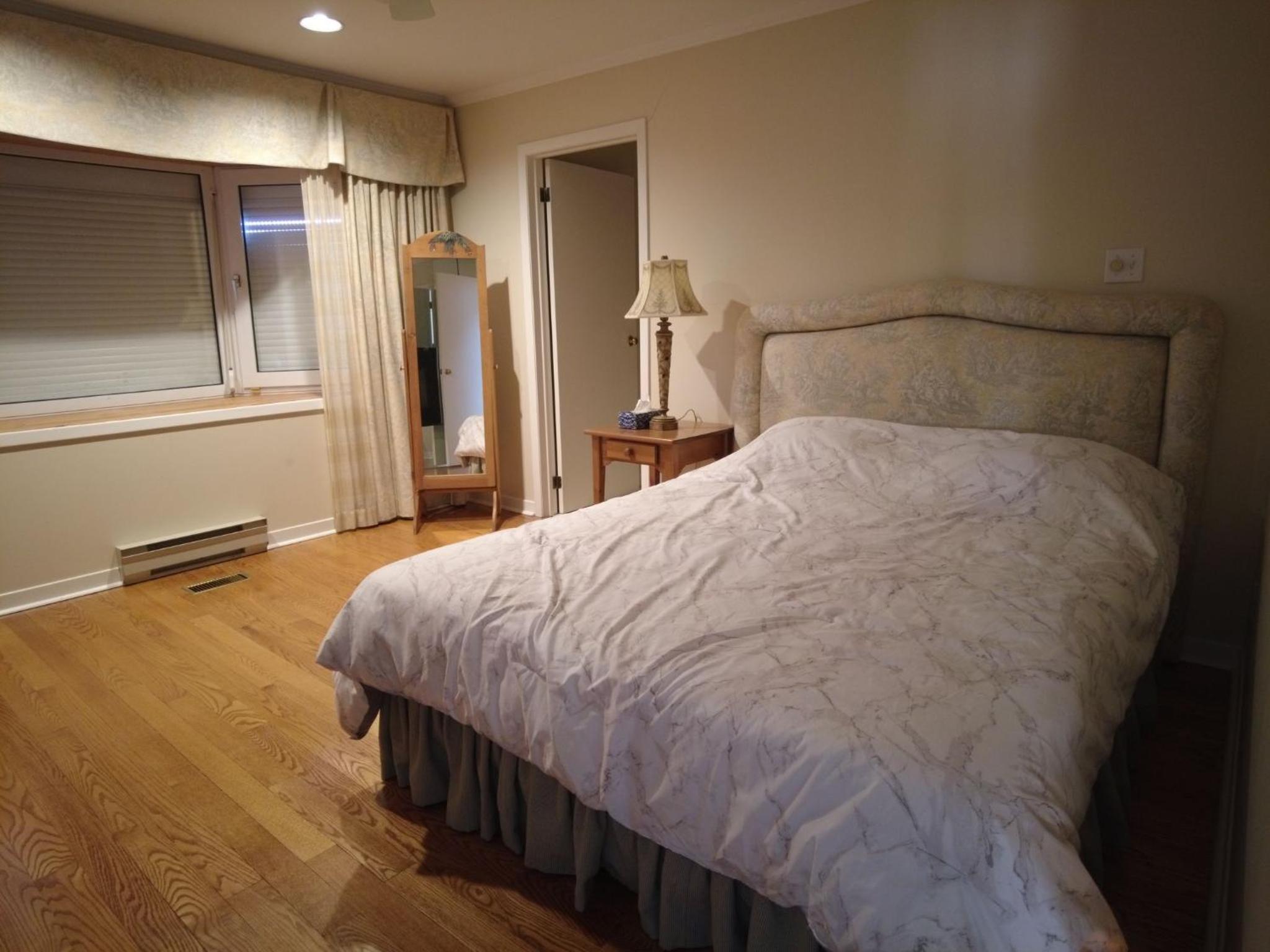 Waterfront Cottage 4 BD with Outdoor Dining, Fire Pite by GLOBALSTAY