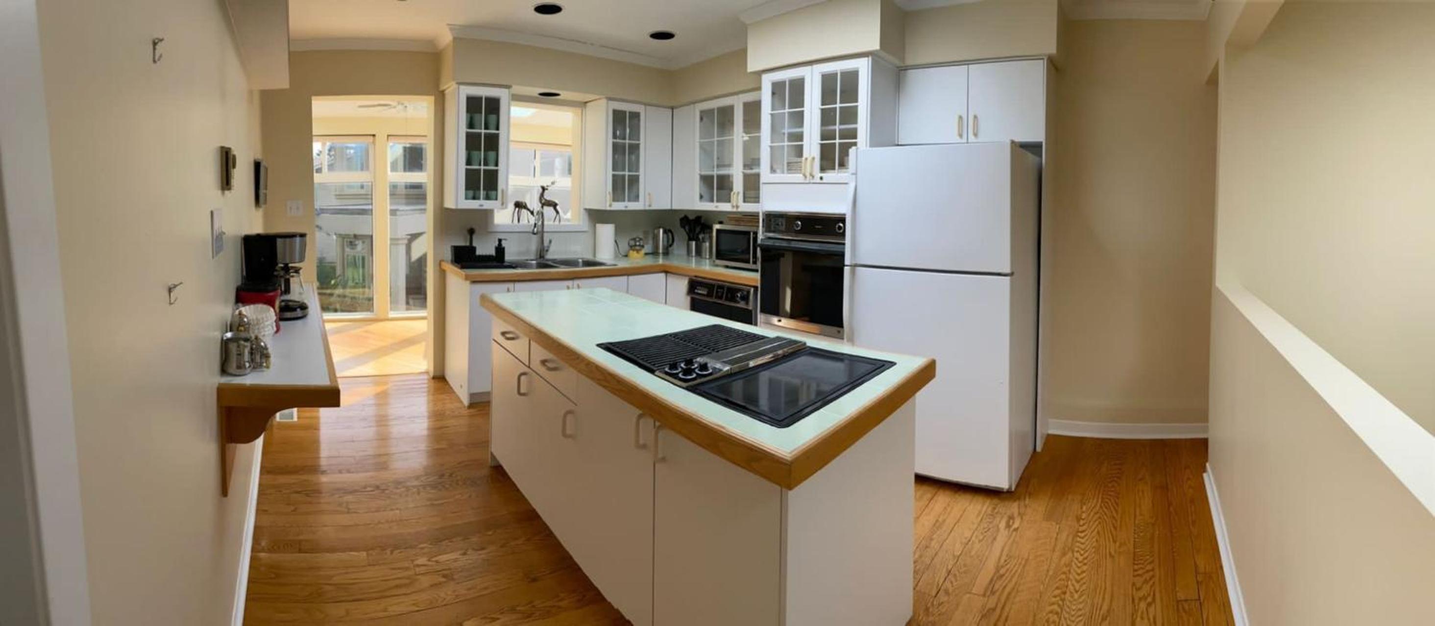 Waterfront Cottage 4 BD with Outdoor Dining, Fire Pite by GLOBALSTAY