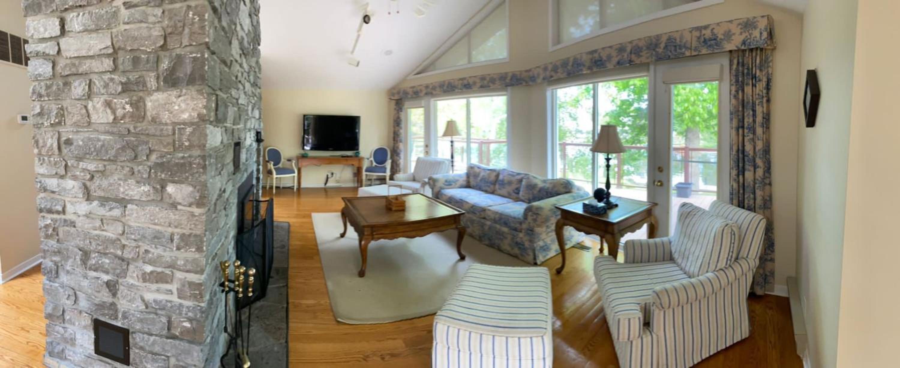 Waterfront Cottage 4 BD with Outdoor Dining, Fire Pite by GLOBALSTAY