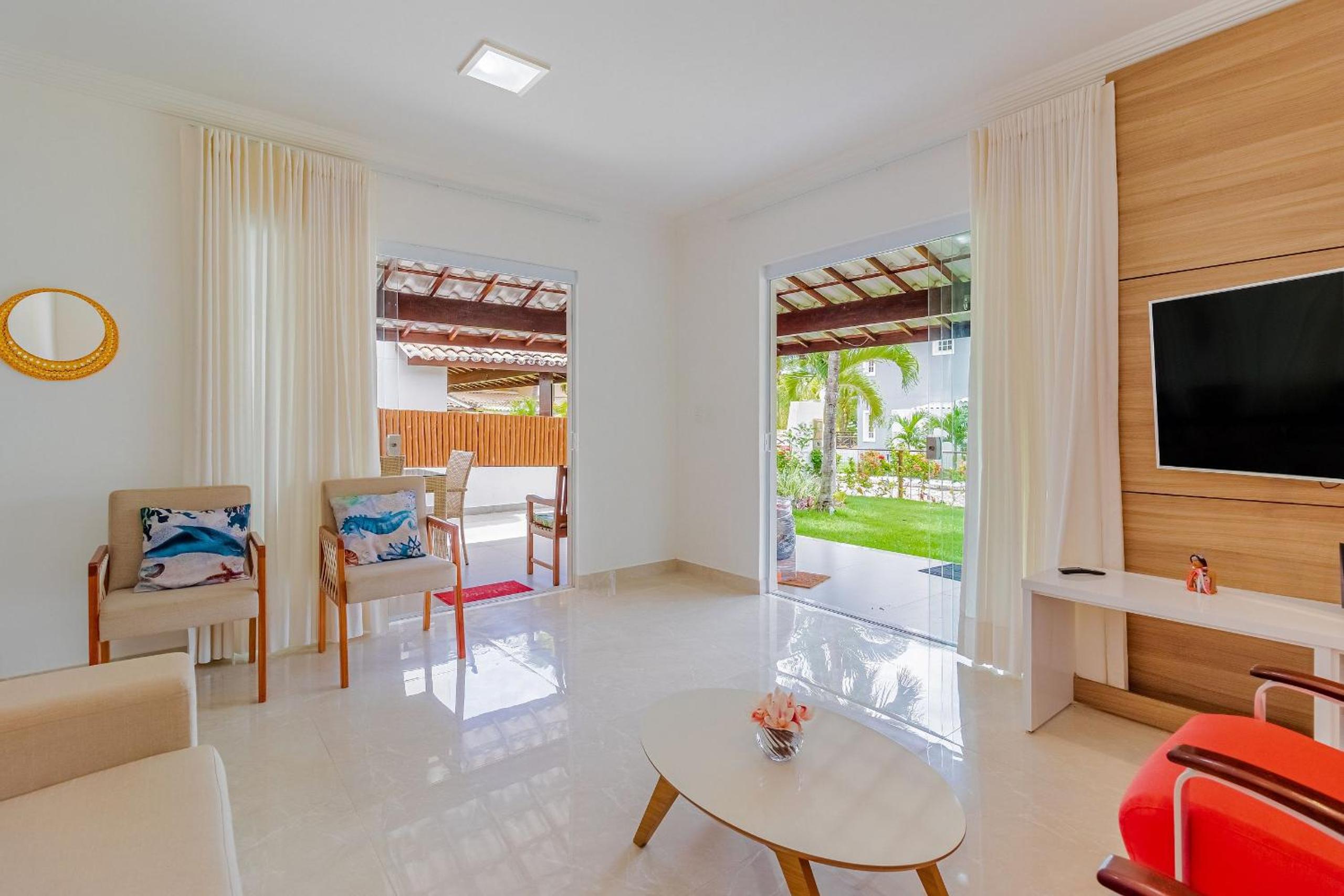 GB07 Great House 4 Suites with Pool in Guarajuba