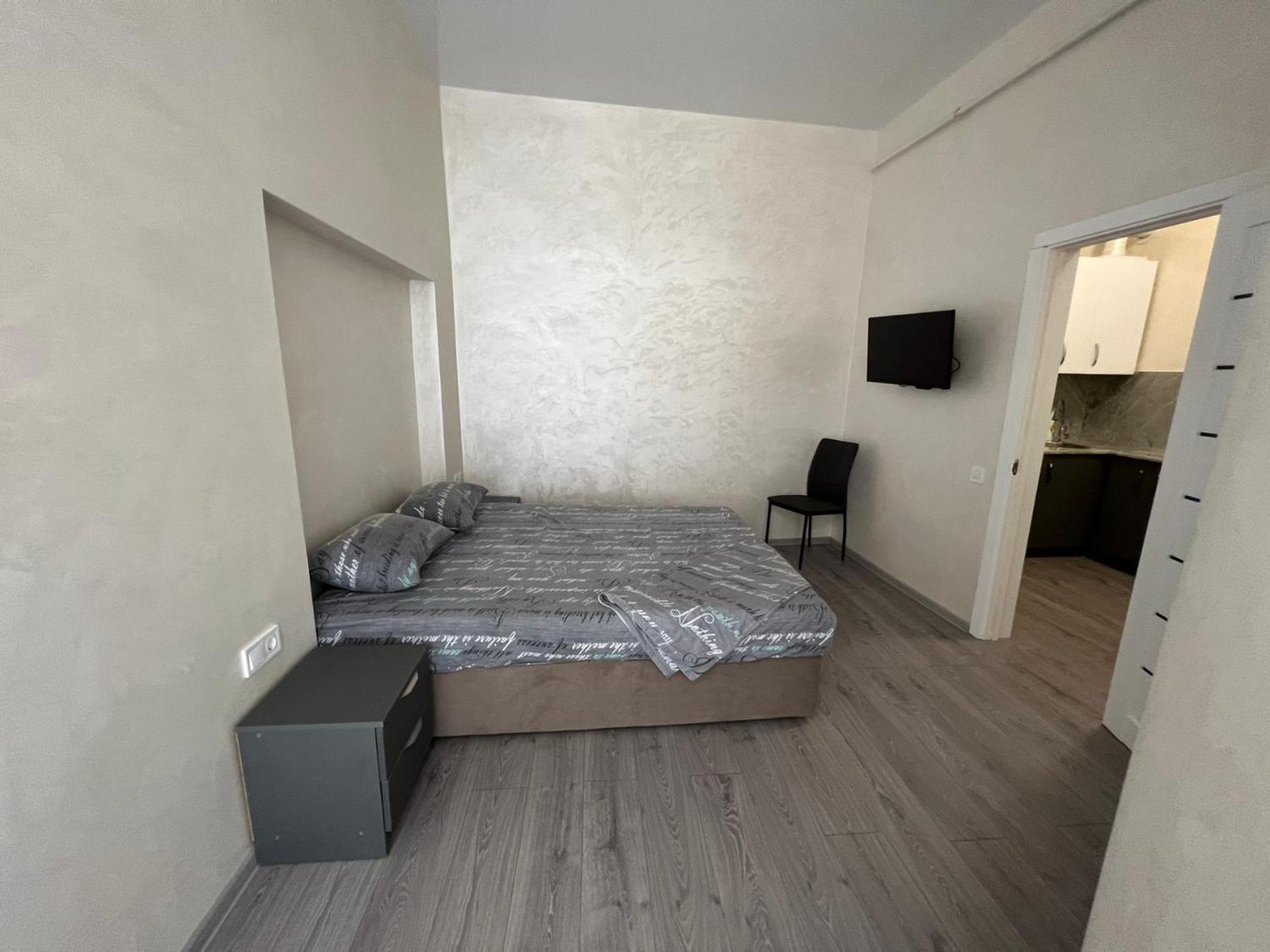 Kulisha 2bedroom apartment near Opera House with balcony view 3