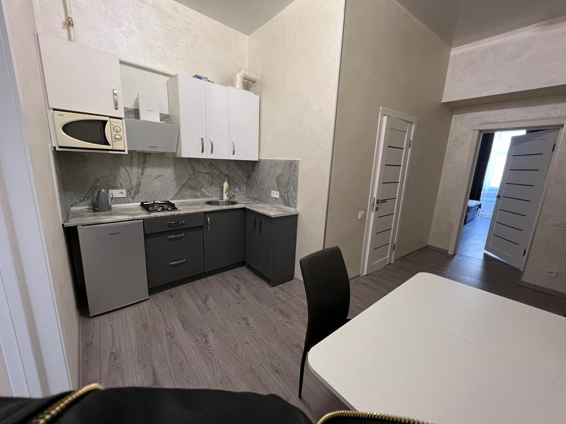 Kulisha 2bedroom apartment near Opera House with balcony view 5