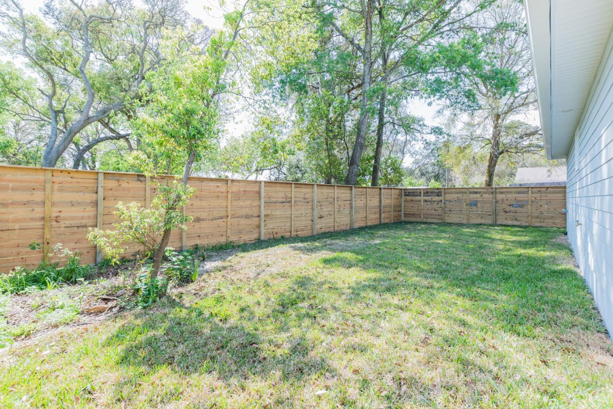 Brand New Bungalow with King Bed Suites in St Aug view 5