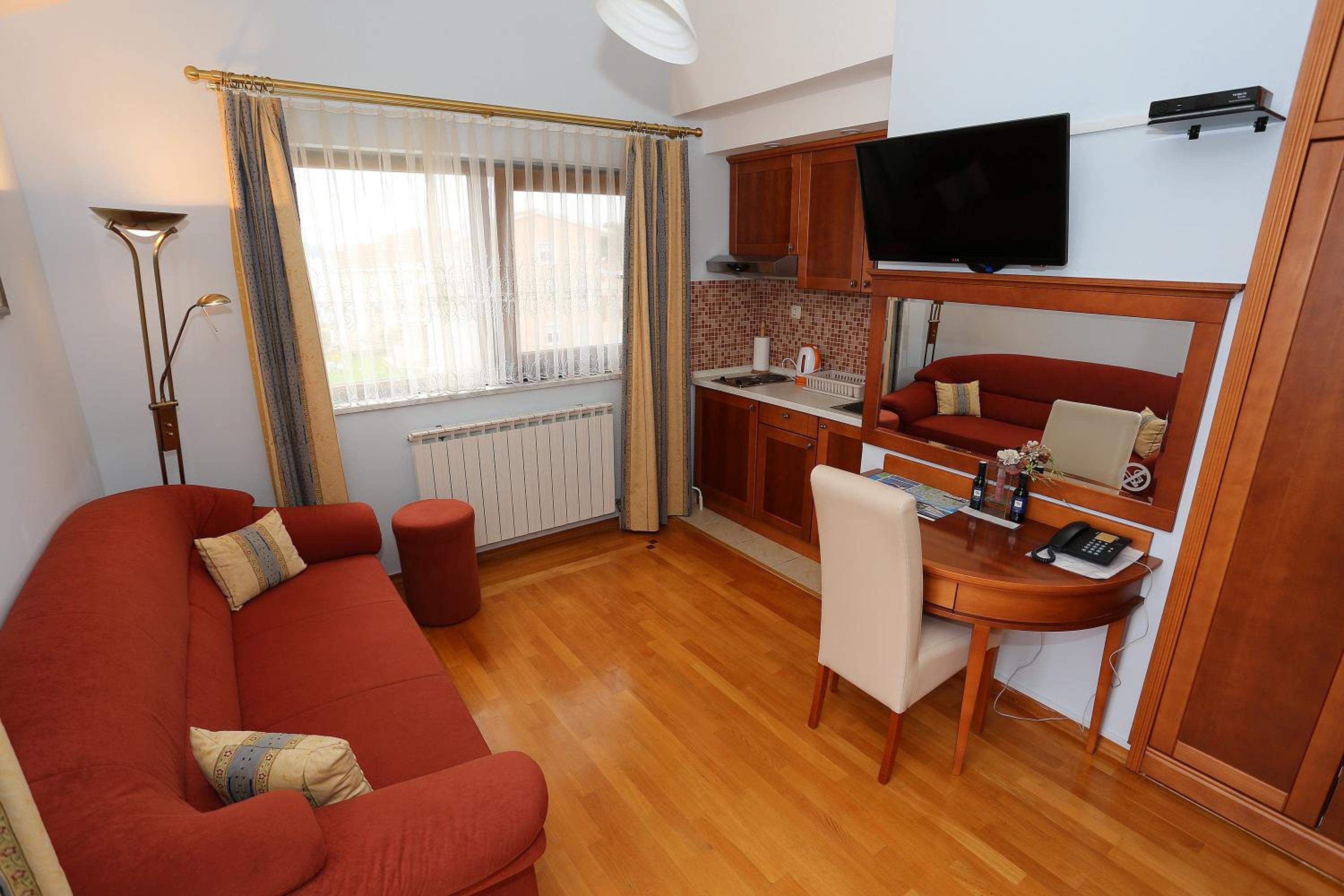 Photo 6