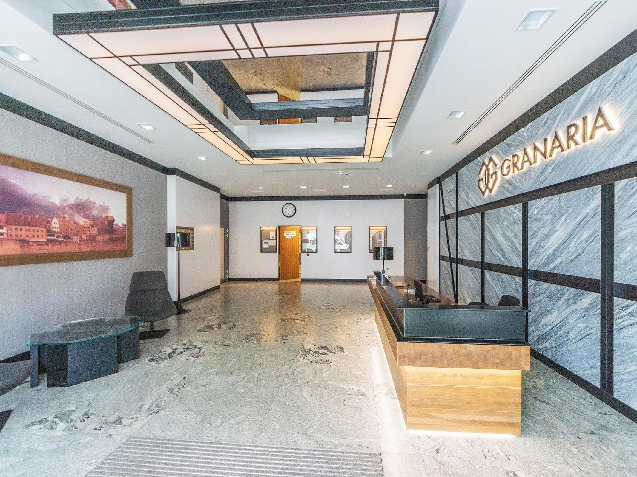 Flatbook - City Center Apartments Granaria with parking