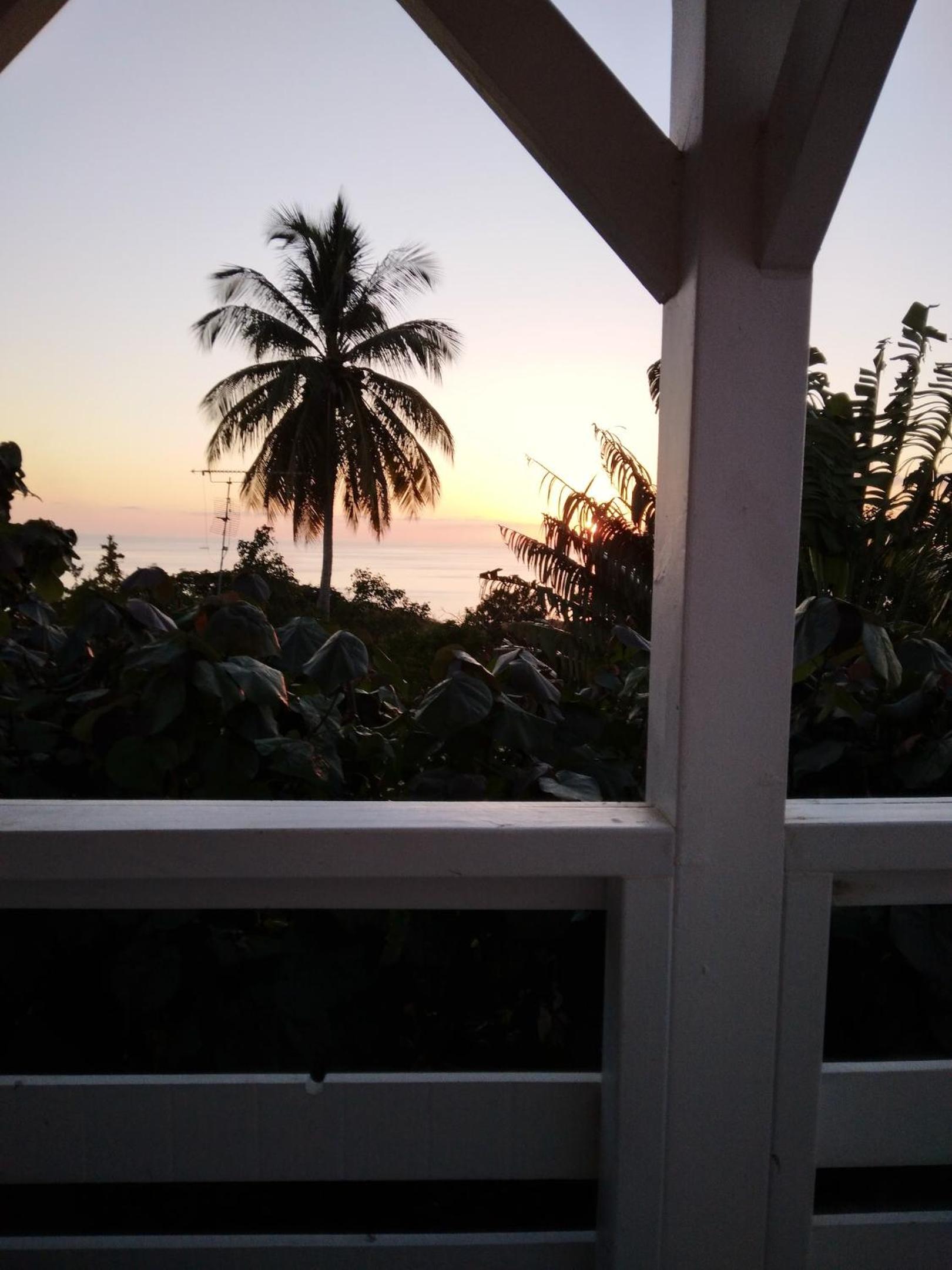 Studio lumineux avec vue sur la mer à Baillif – 45 m² + Terrasse