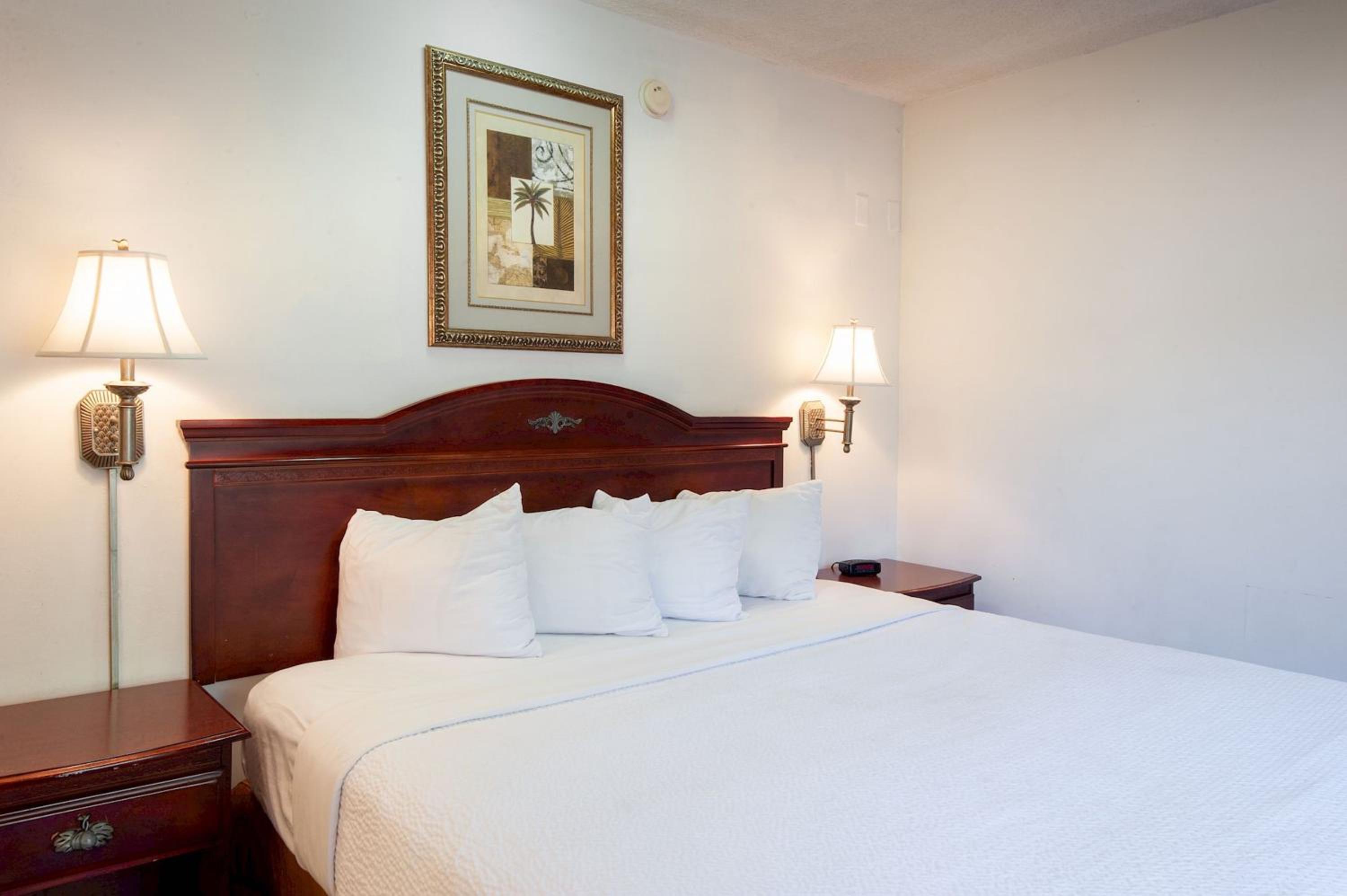 Studio City Court Yard Hotel