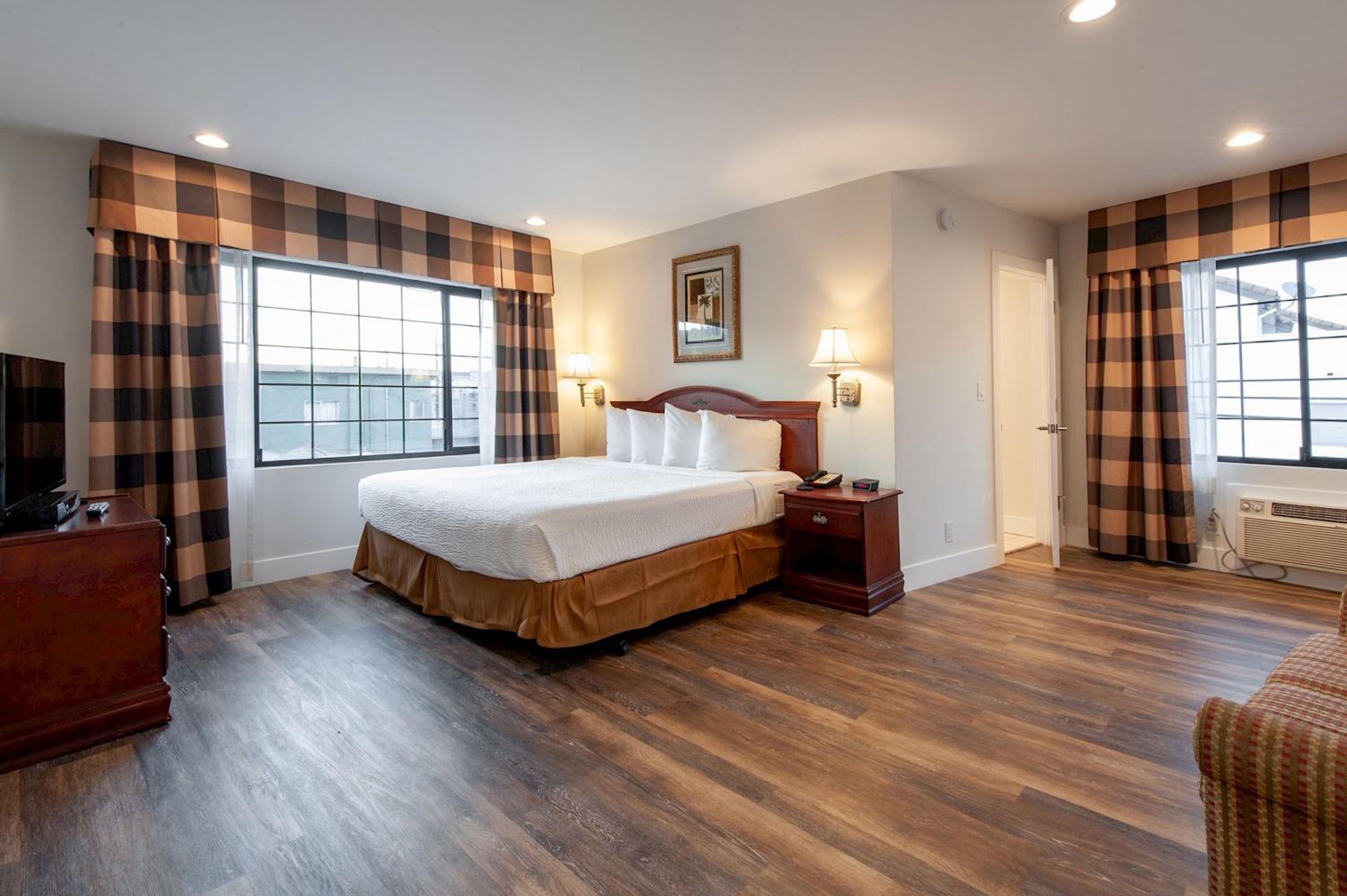 Studio City Court Yard Hotel