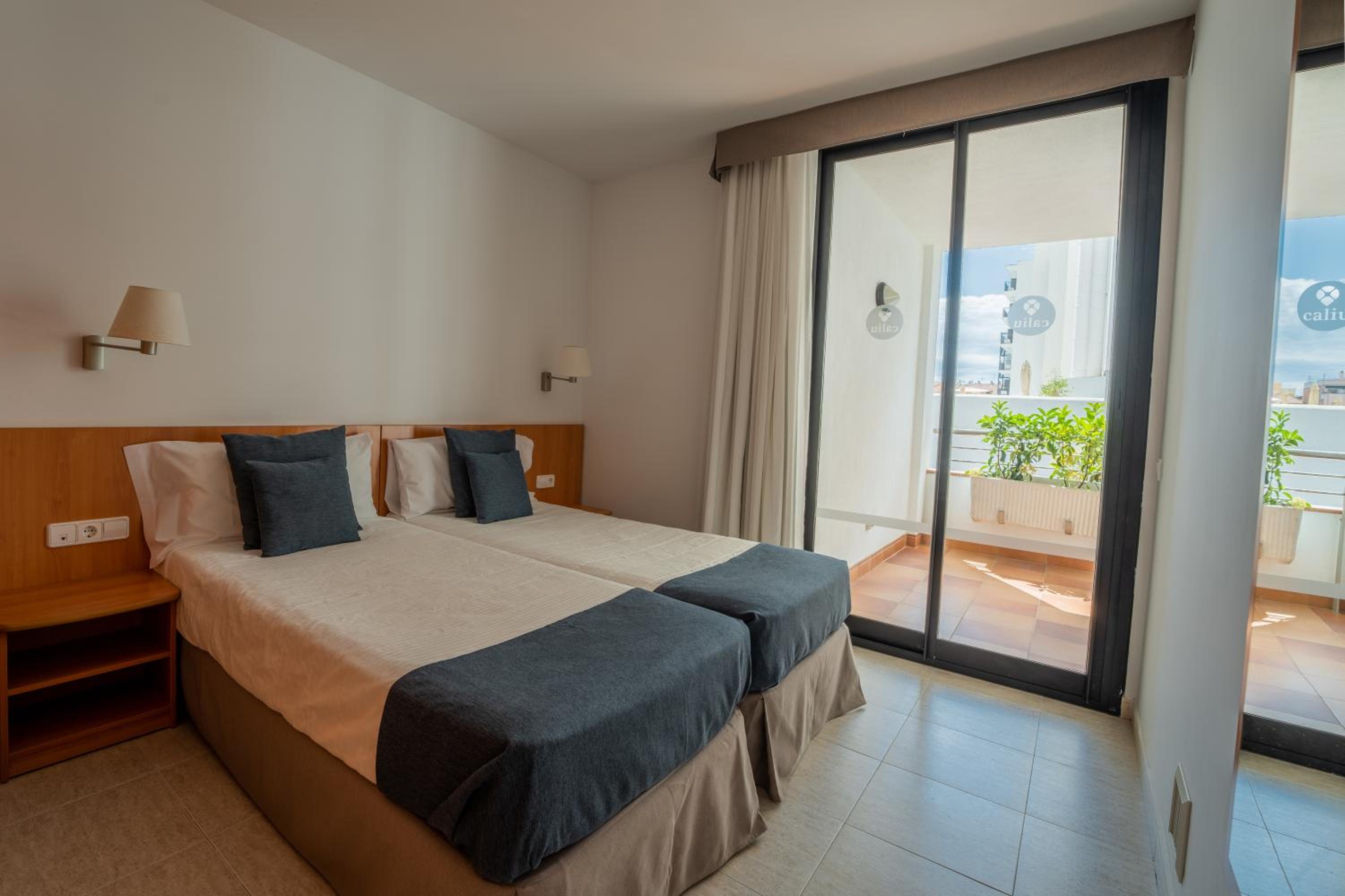 Beatrix 2000 - Caliu Apartments