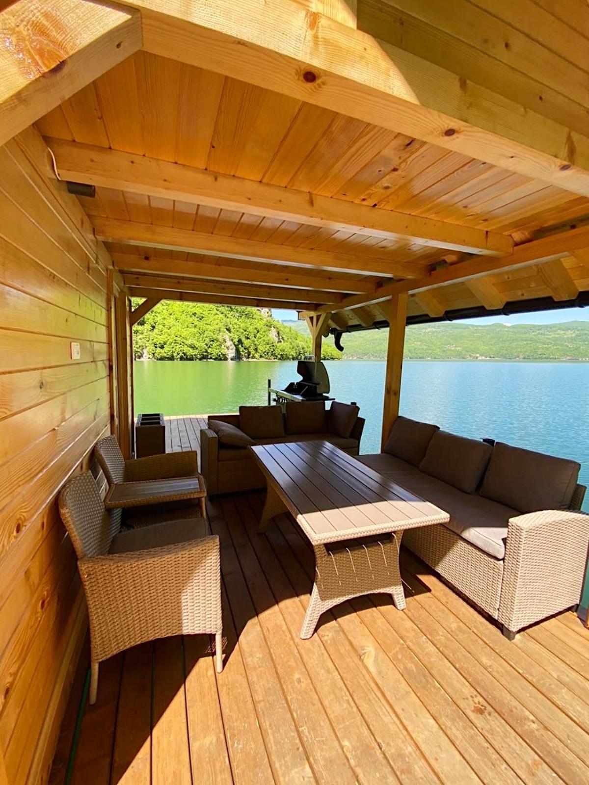 Floating House Perućac