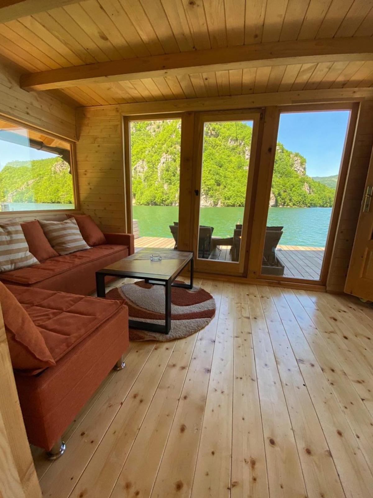Floating House Perućac