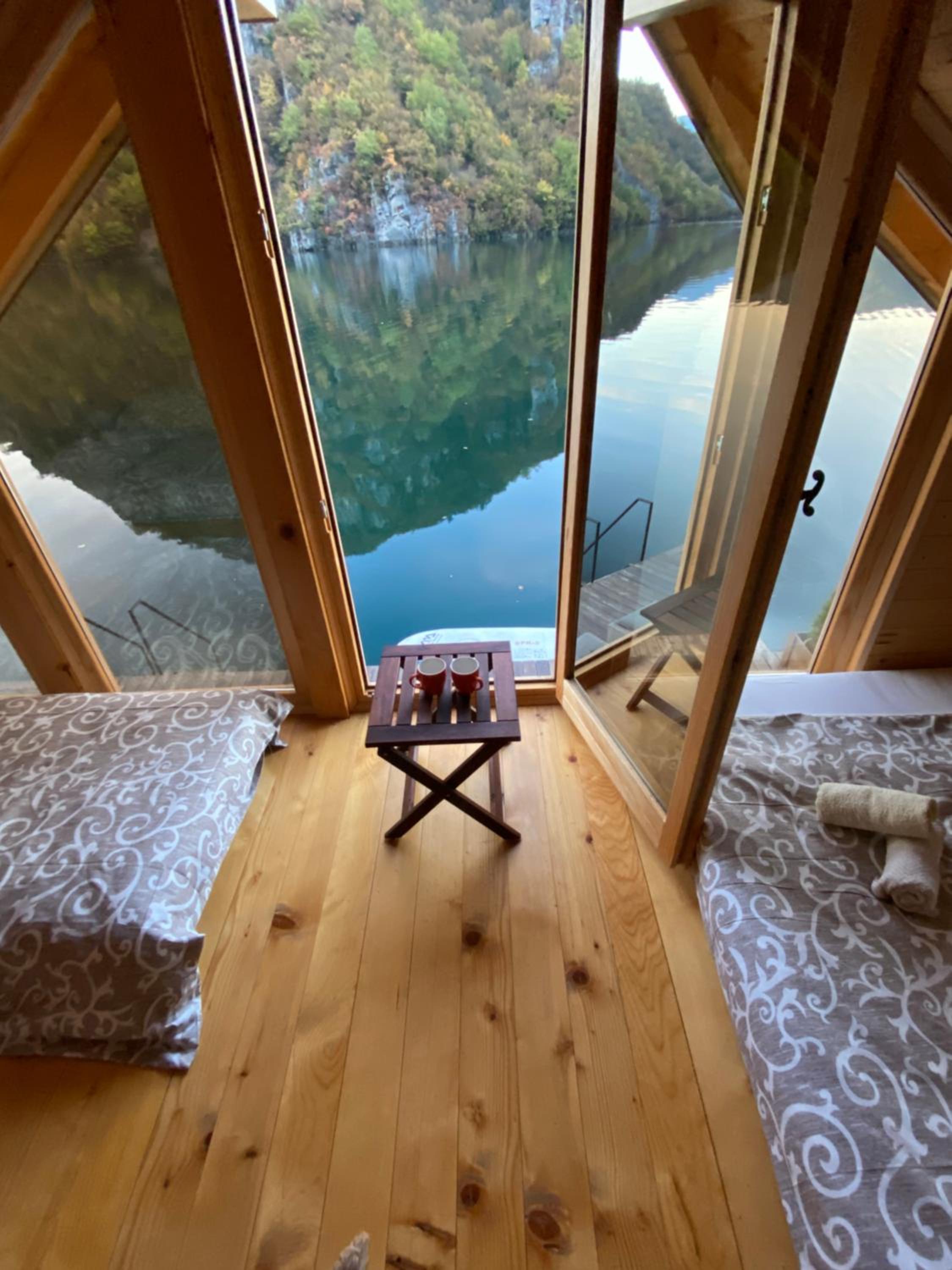 Floating House Perućac