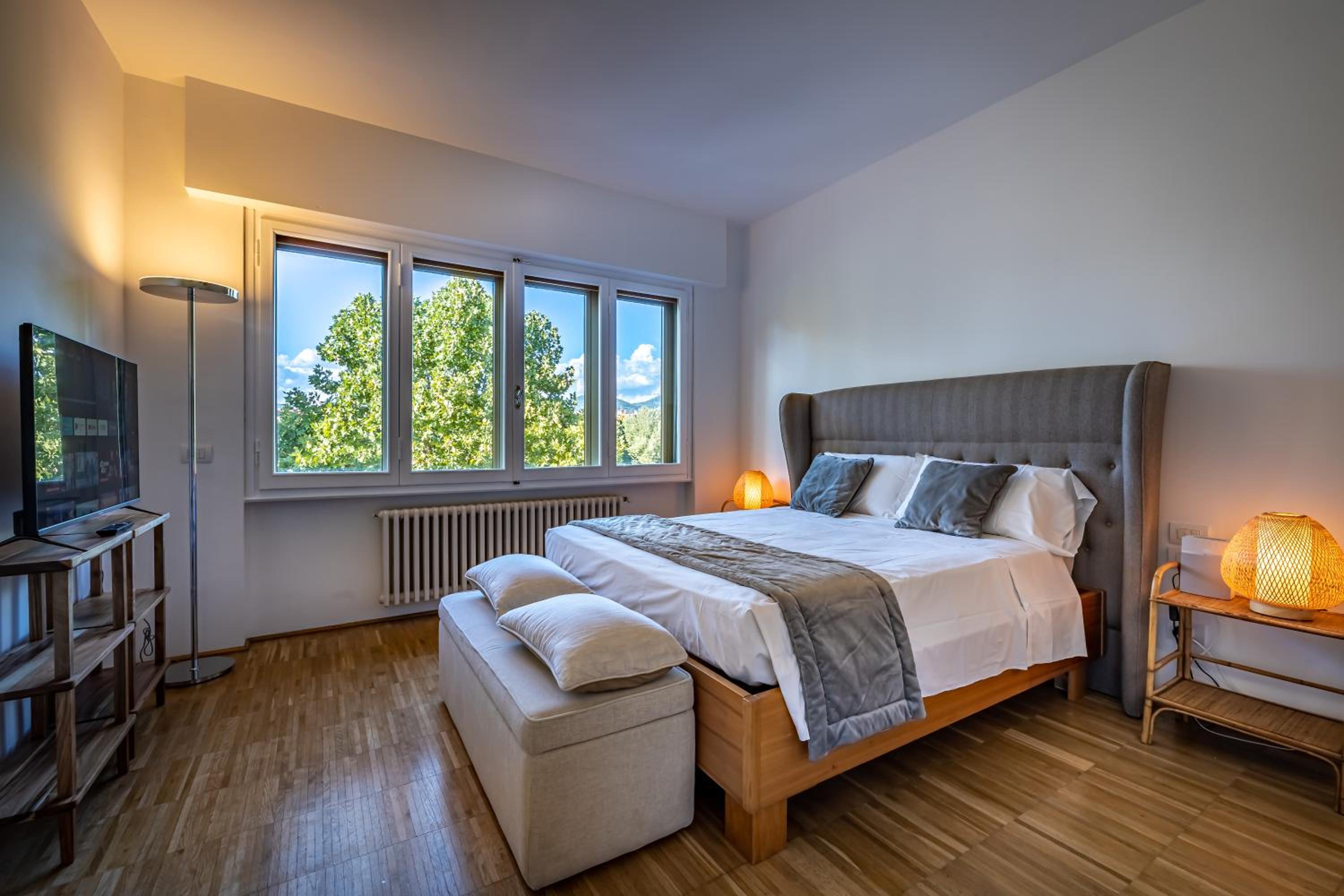 YiD Penthouse on Florence River with parking