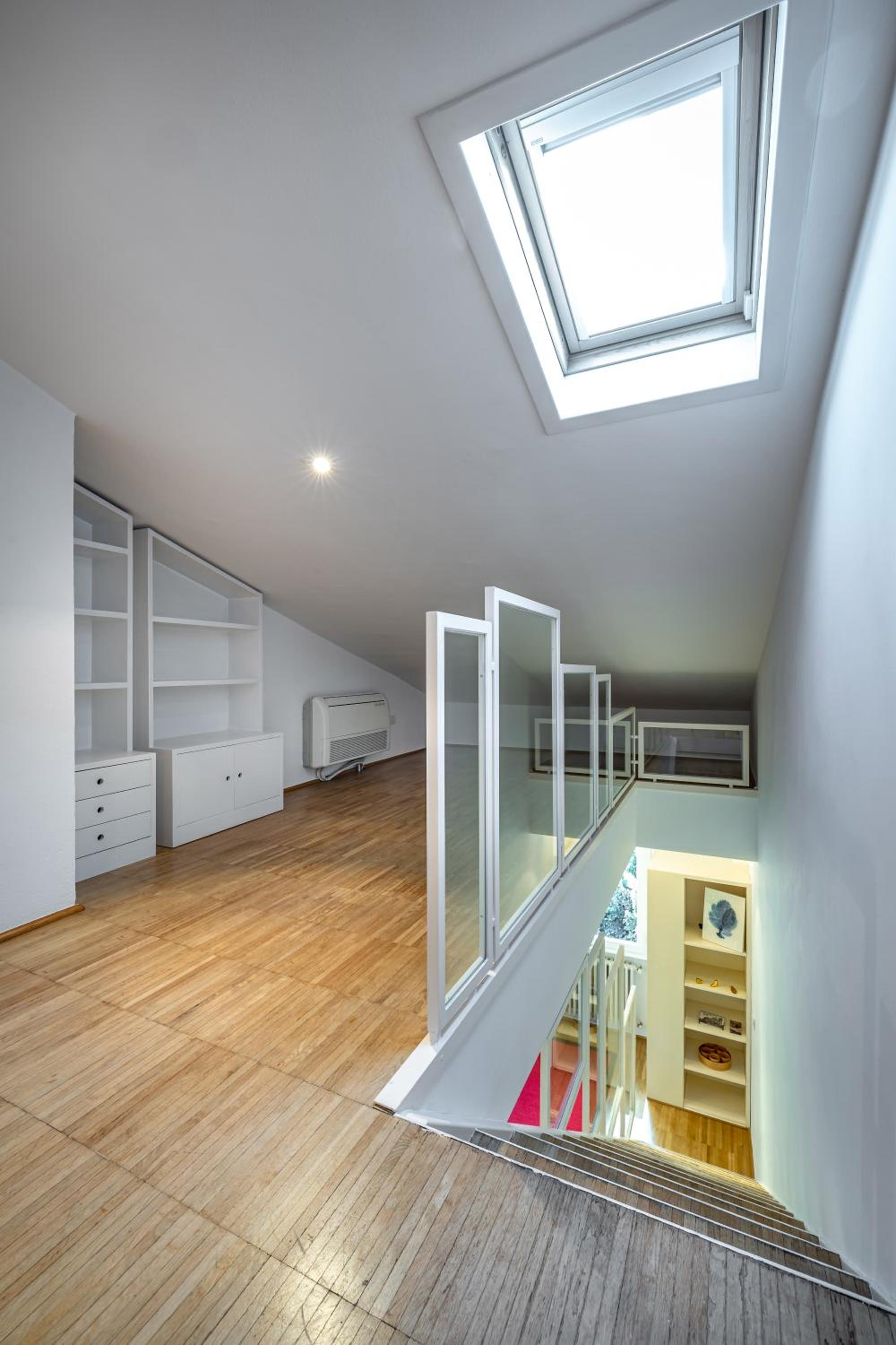 YiD Penthouse on Florence River with parking