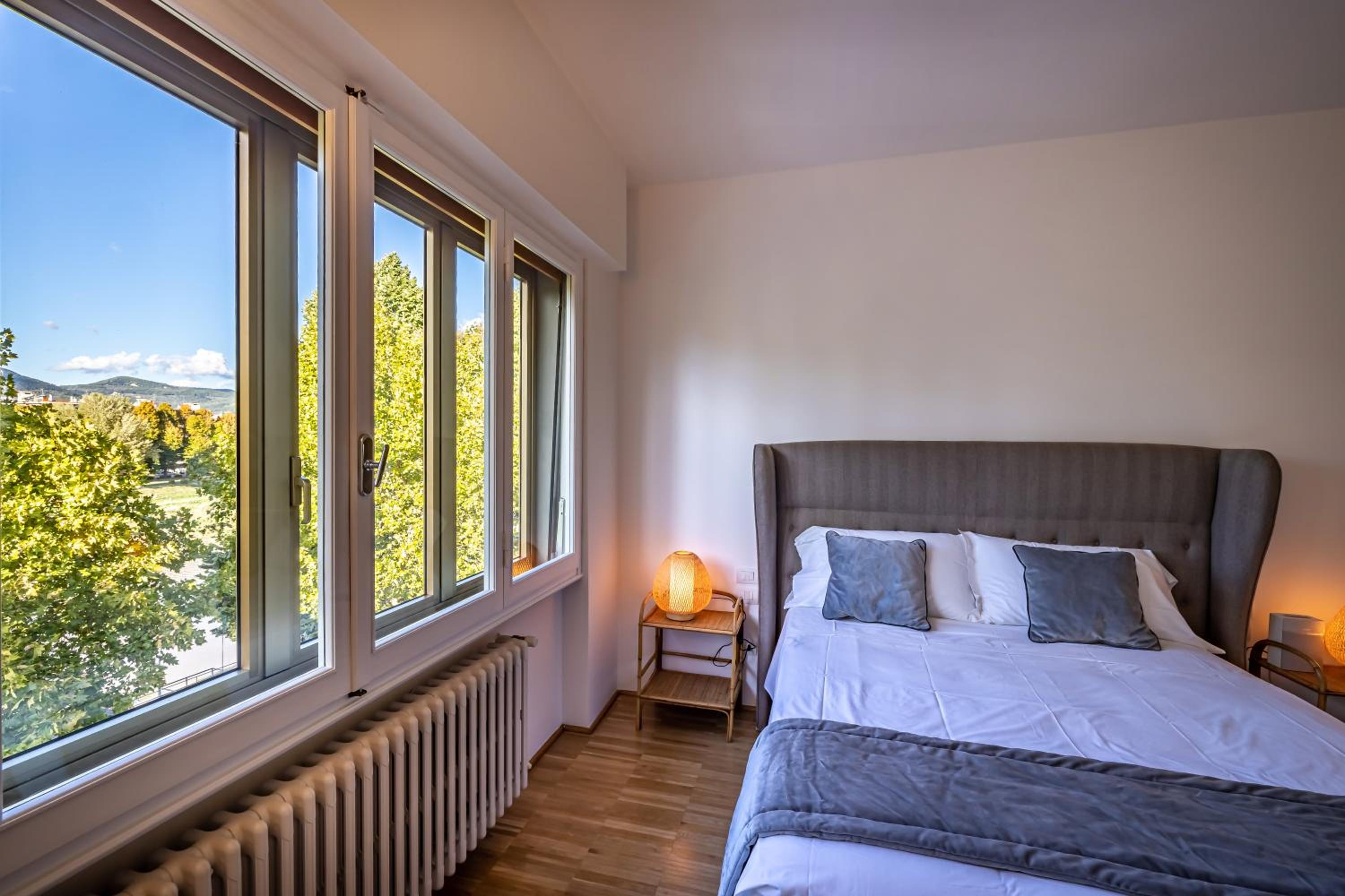 YiD Penthouse on Florence River with parking