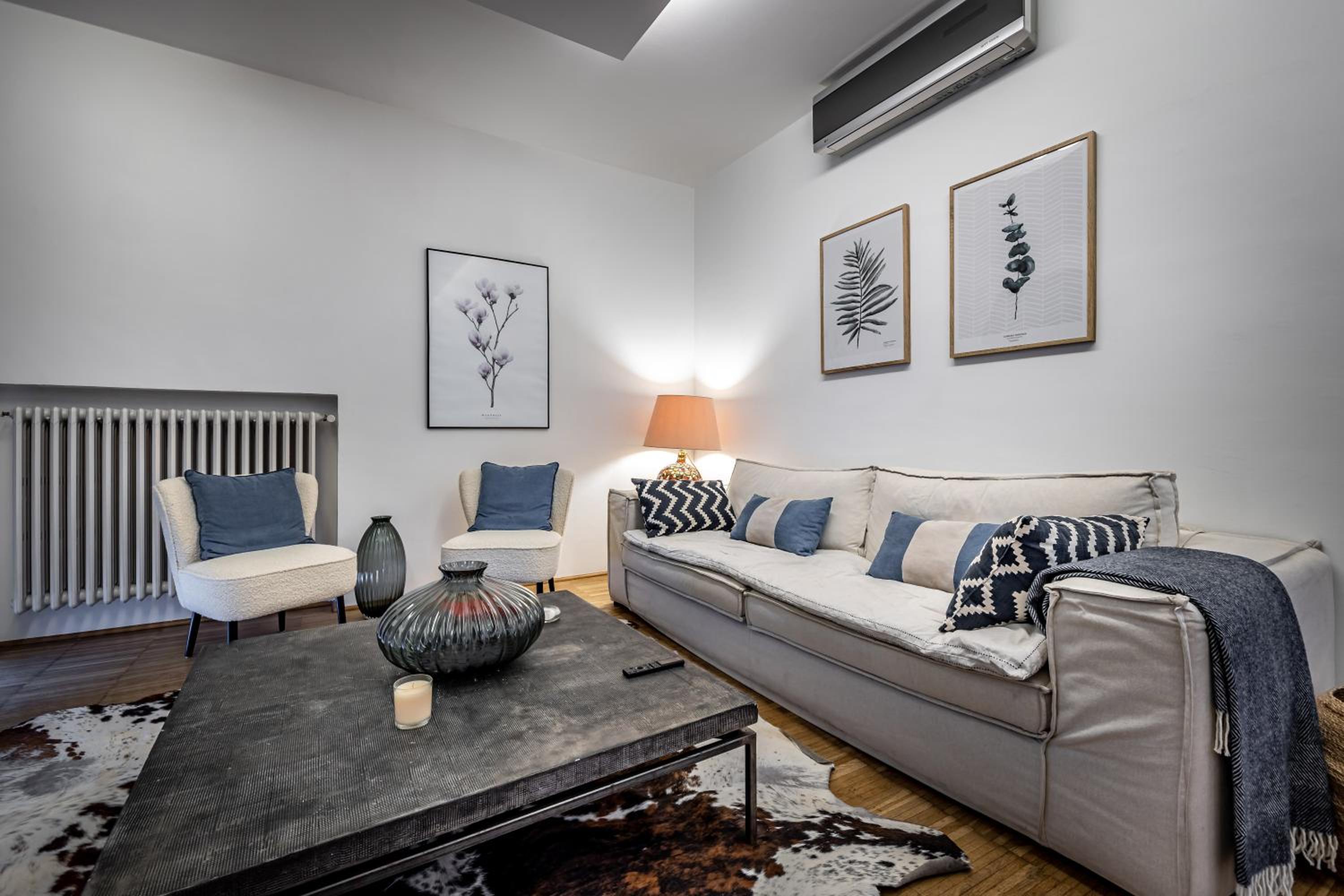 YiD Penthouse on Florence River with parking