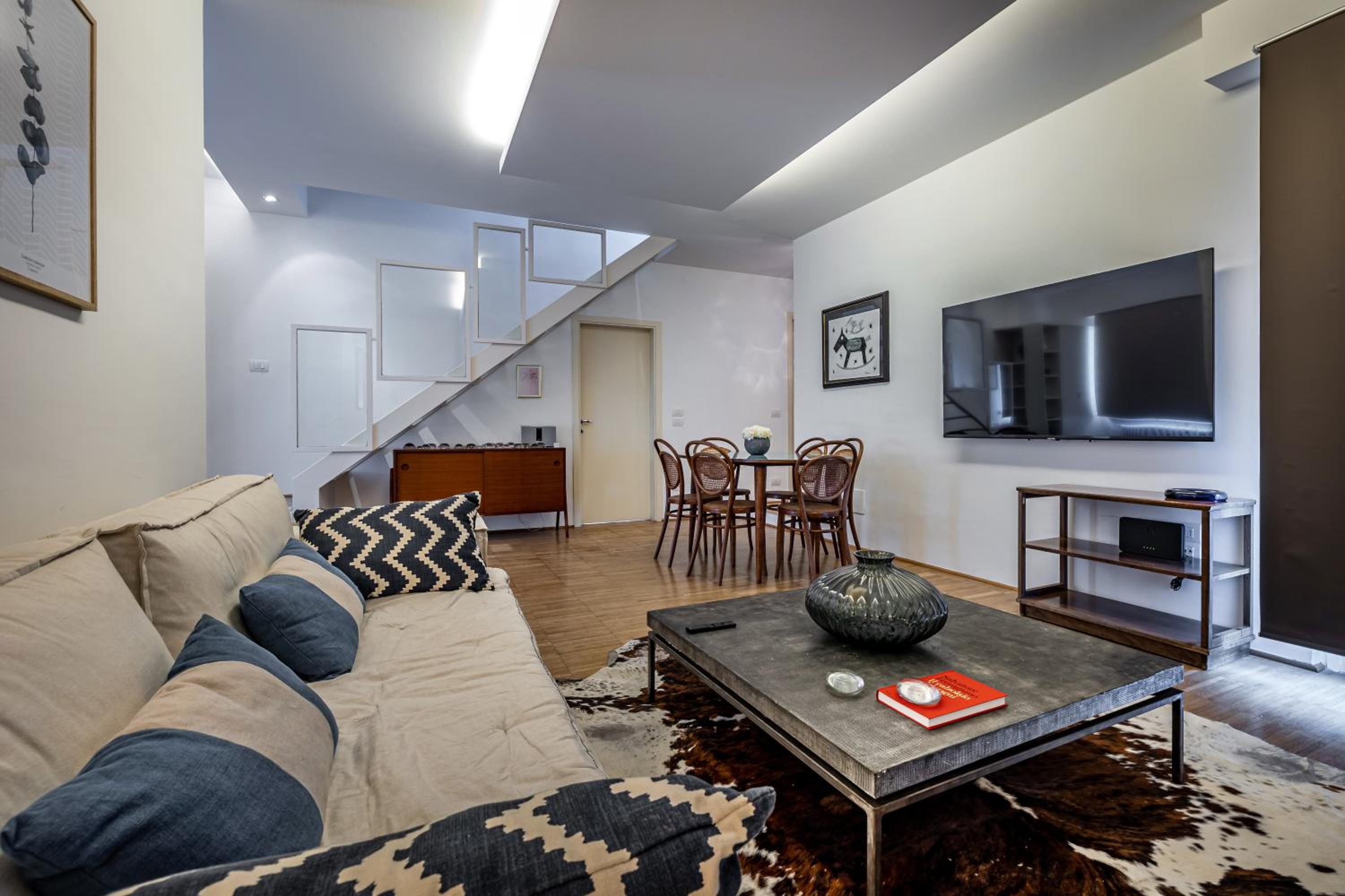 YiD Penthouse on Florence River with parking