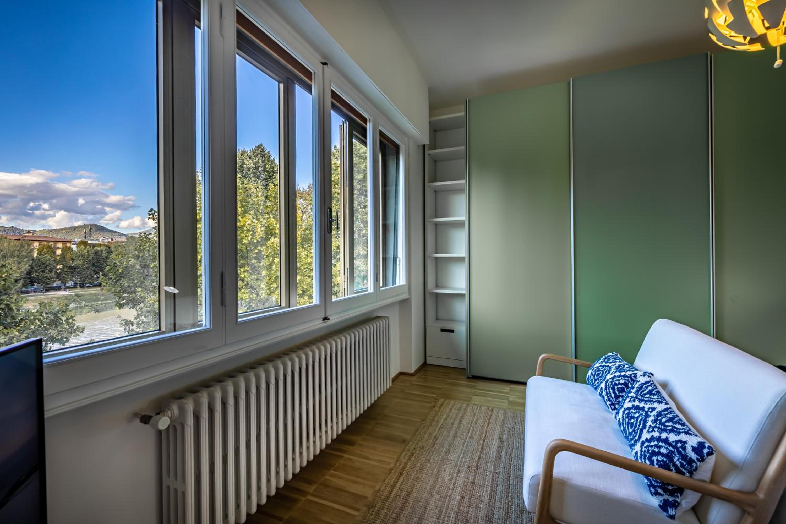 YiD Penthouse on Florence River with parking