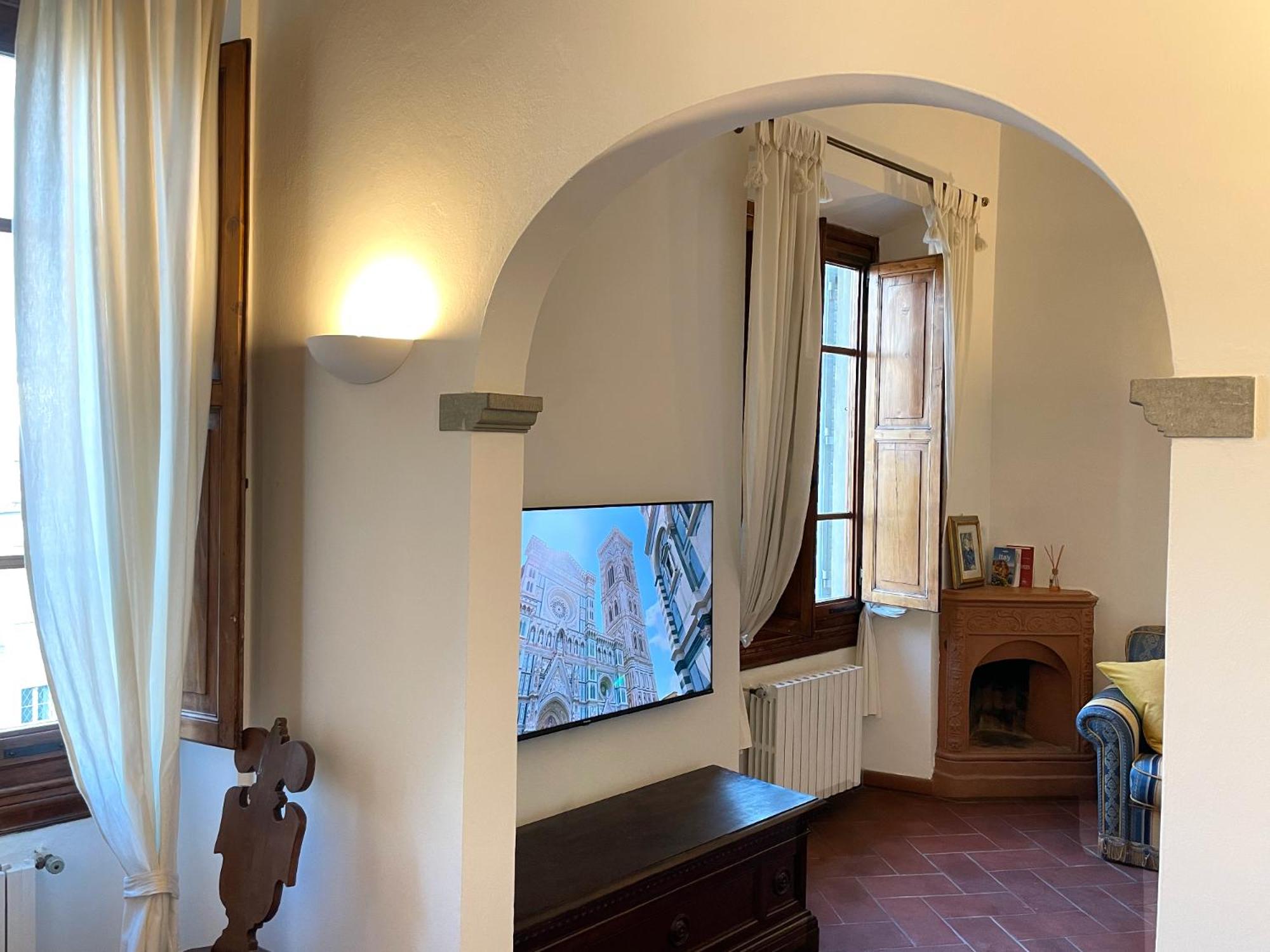 D/T Elegant & Spacious Flat 2' walk train station