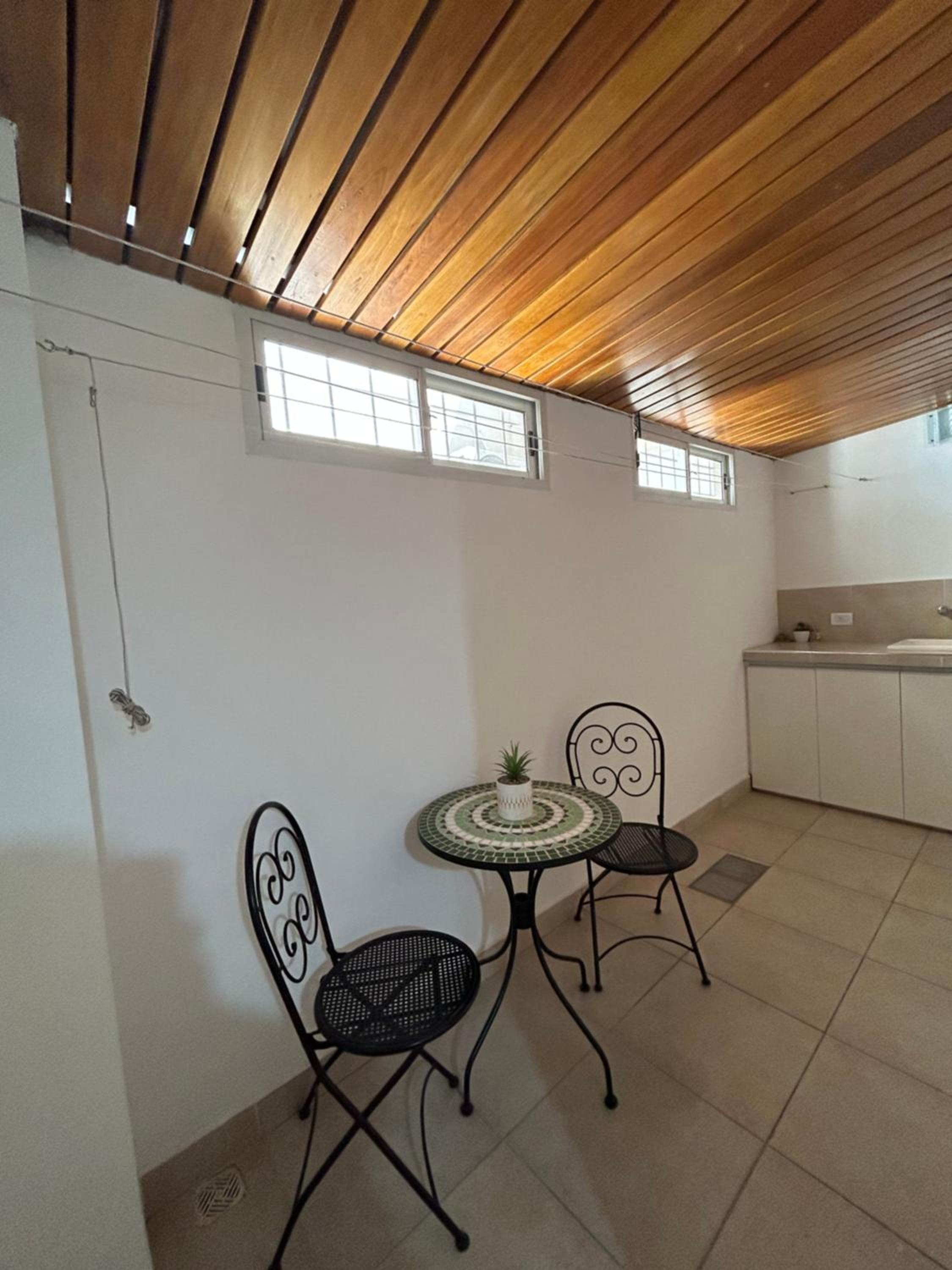 Departamento nuevo, planta baja, con patio
