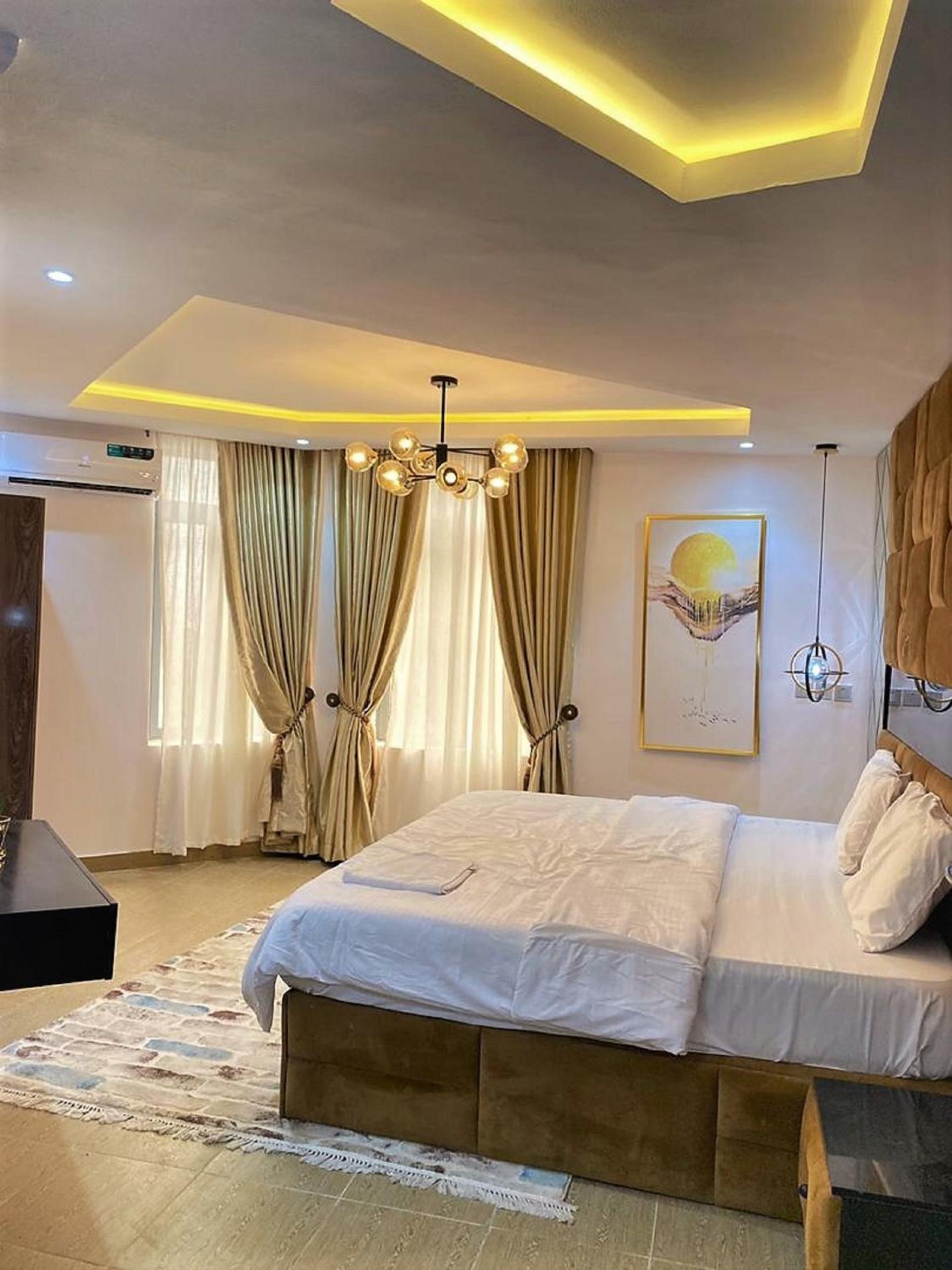 3 Bedroom Comfy Apartment view 2