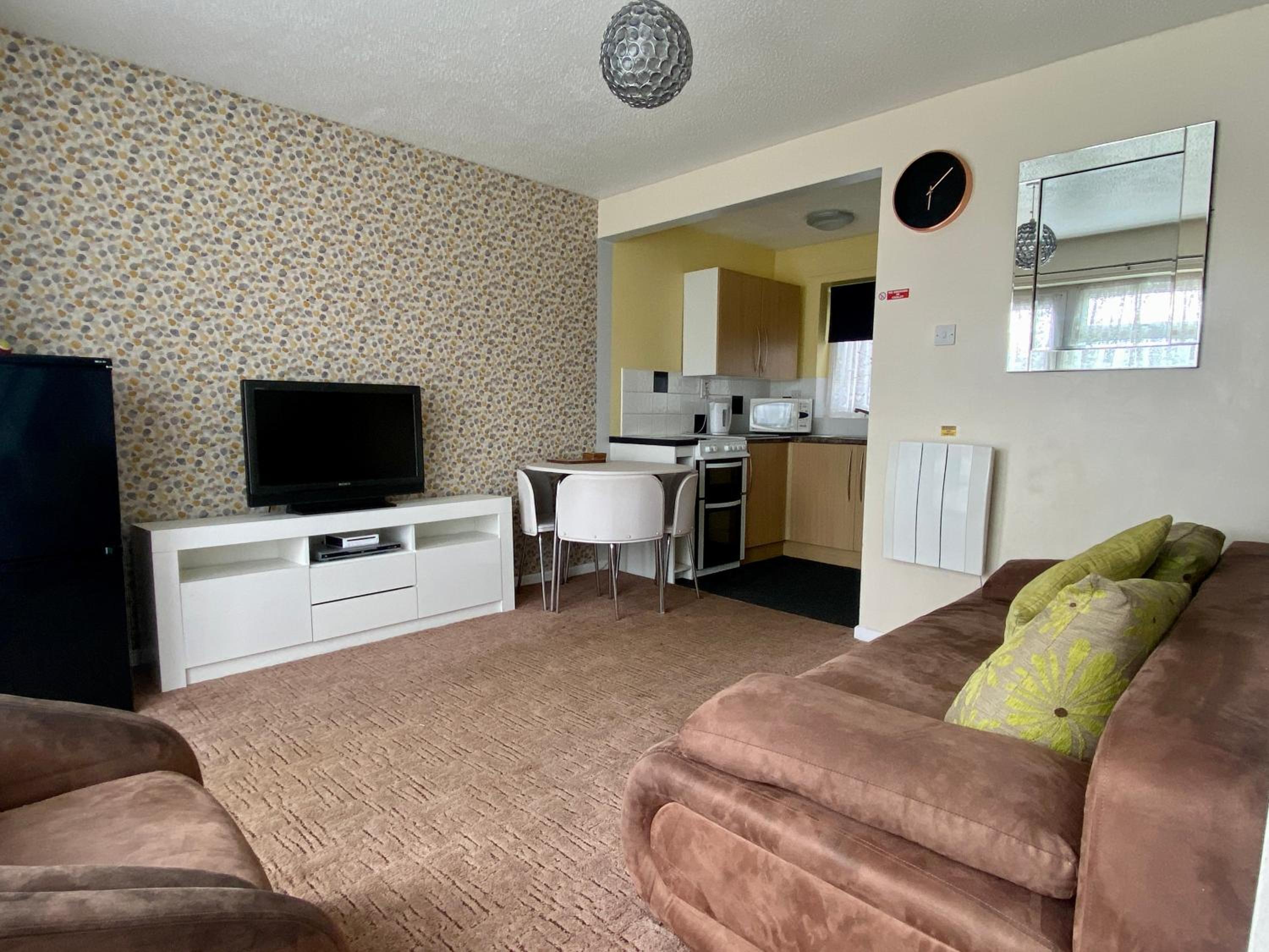 Cosy and Comfortable Holiday Chalet 10 minutes walk to the beach, Norfolk view 3