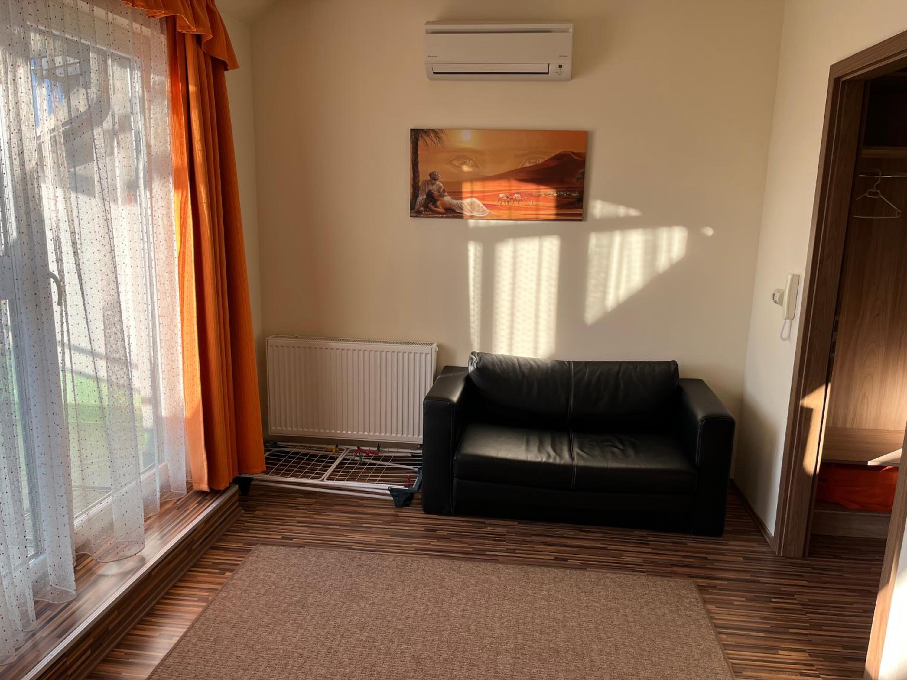 Azúr Ház Kamilla Apartman view 4
