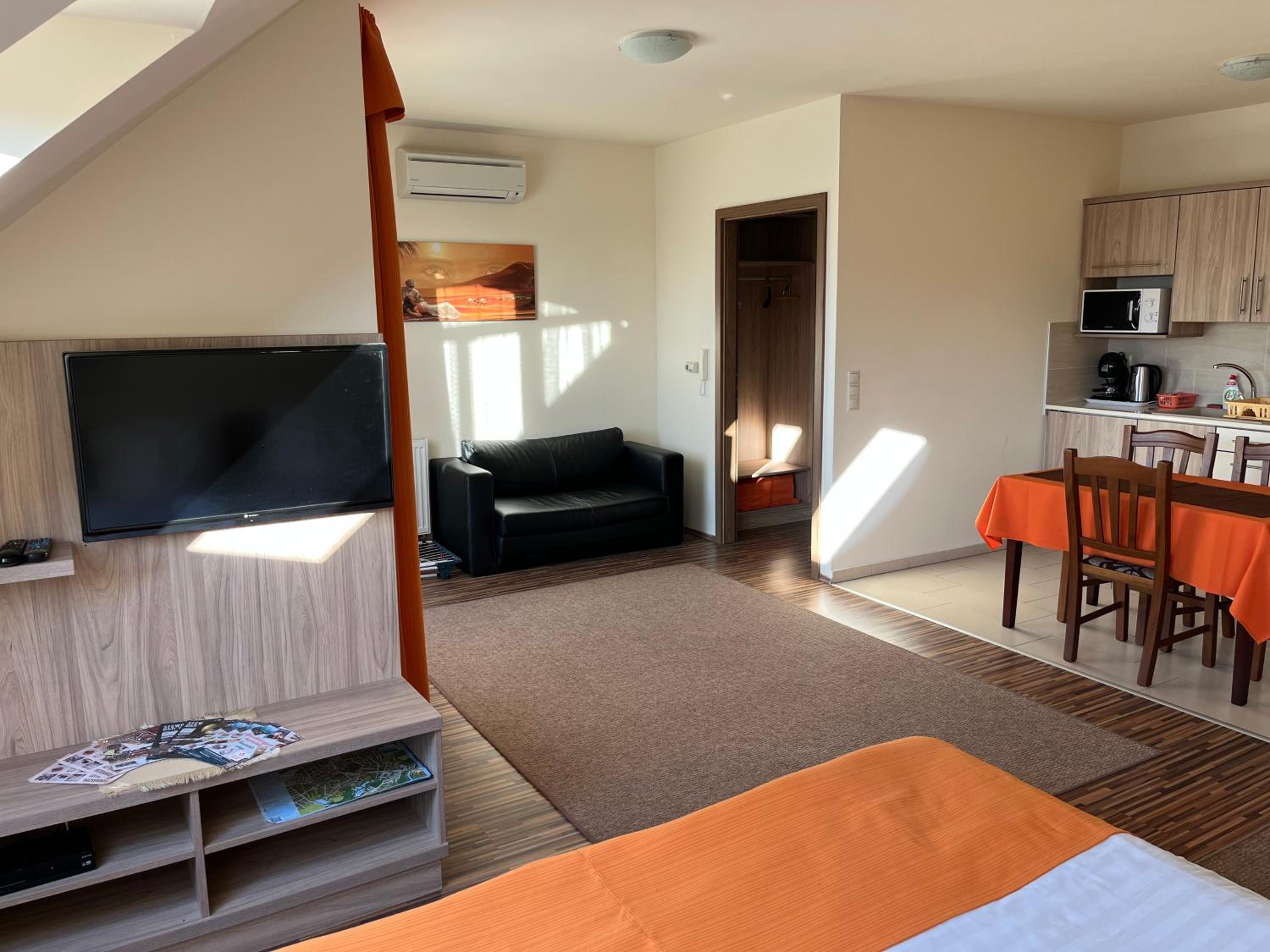 Azúr Ház Kamilla Apartman view 5