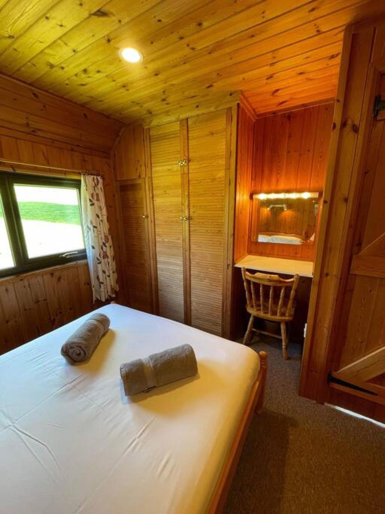 3 Bedroom Lodge Lanteglos 21 view 3