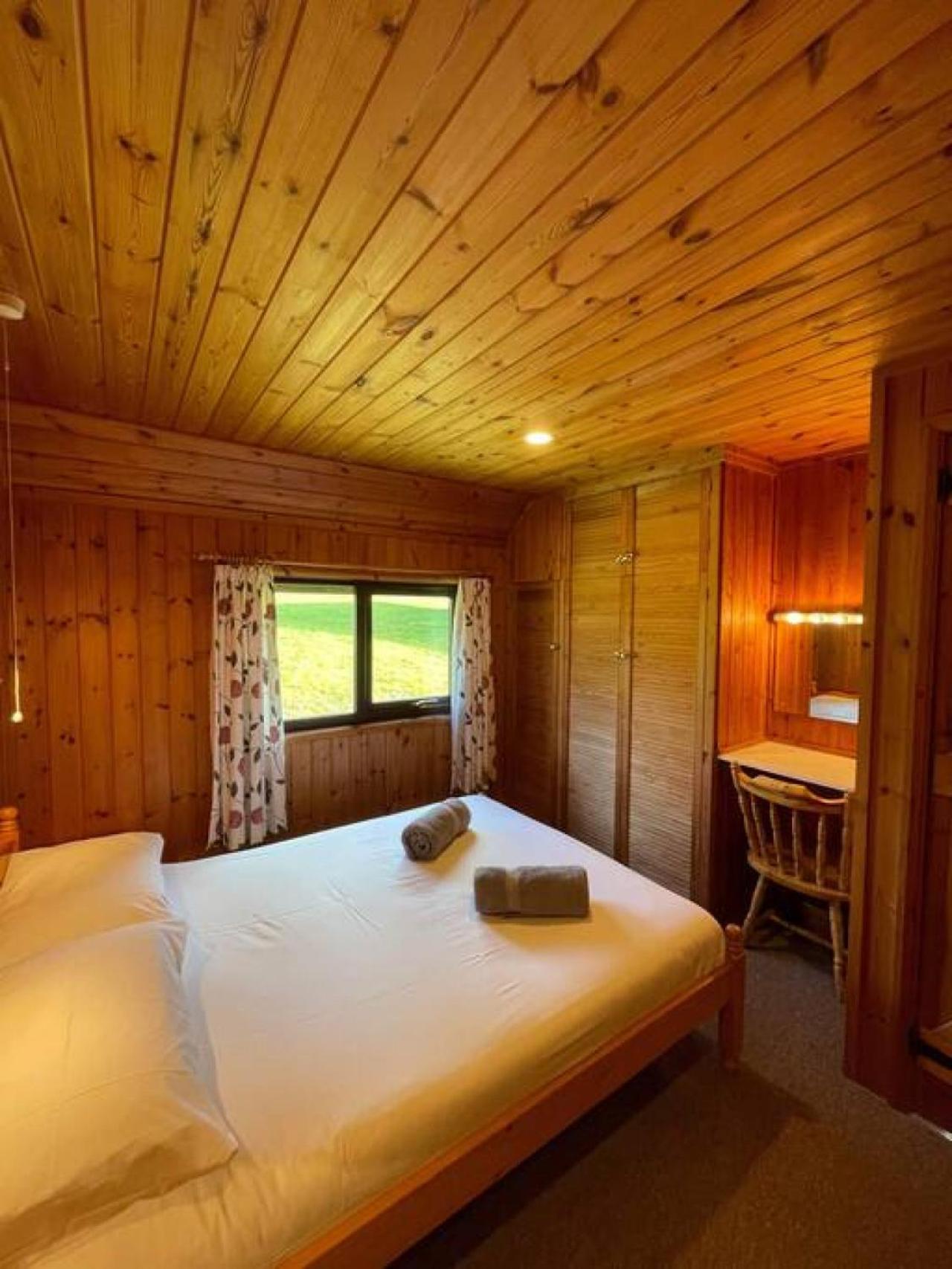 3 Bedroom Lodge Lanteglos 21 view 5