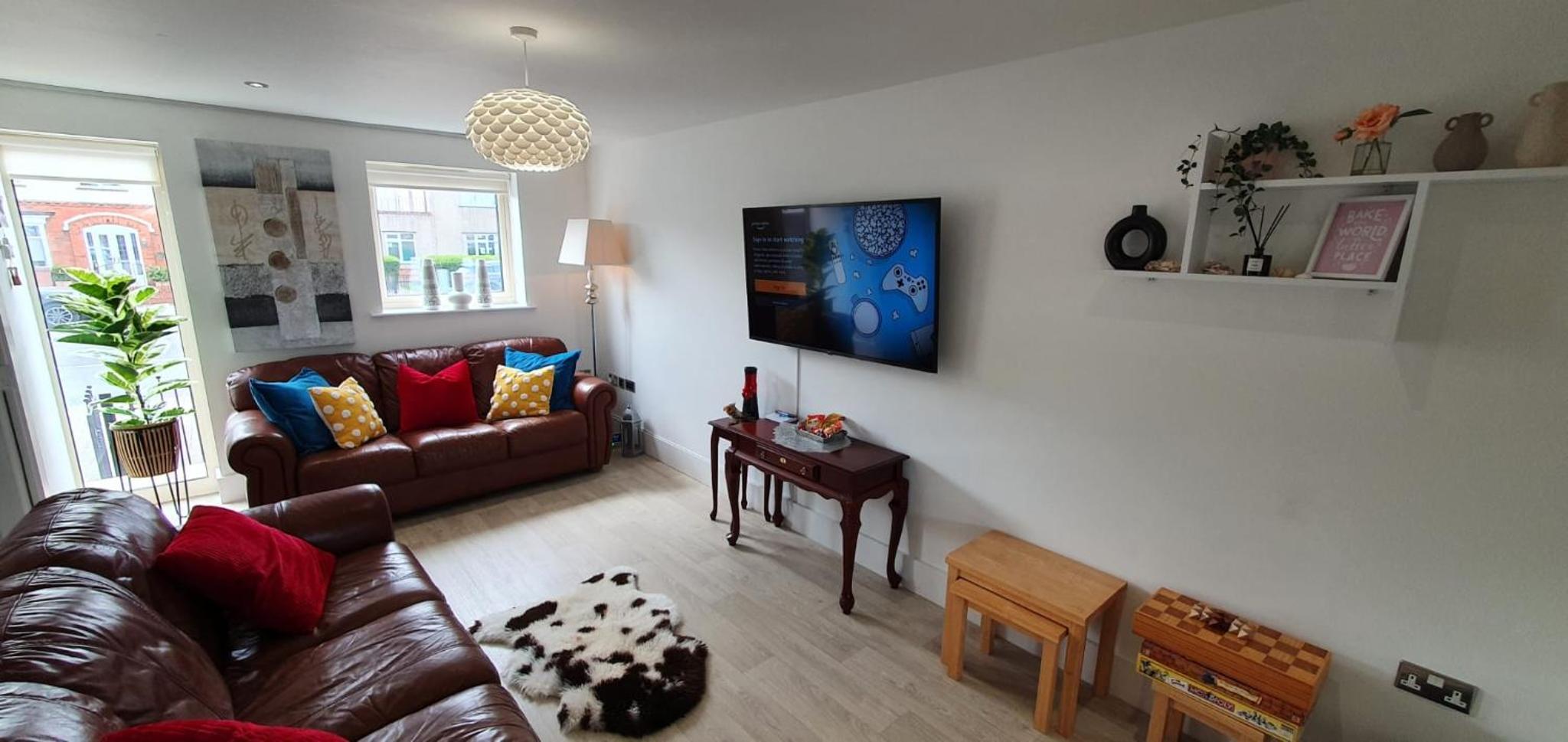 Riverdale House(4 Bedrooms) Serviced Accommodation view 3