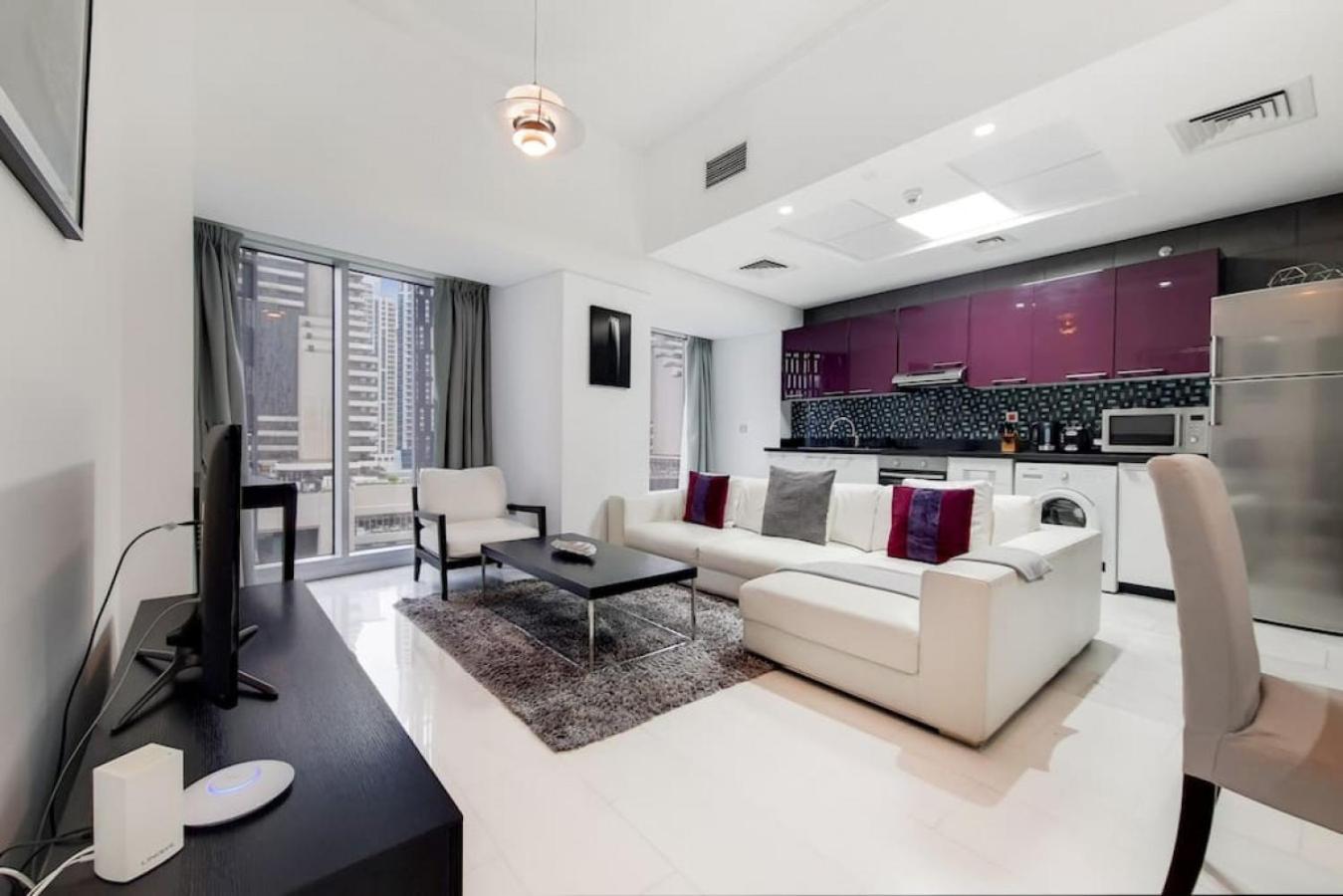 Cayan Tower, Dubai Marina - Vacationer