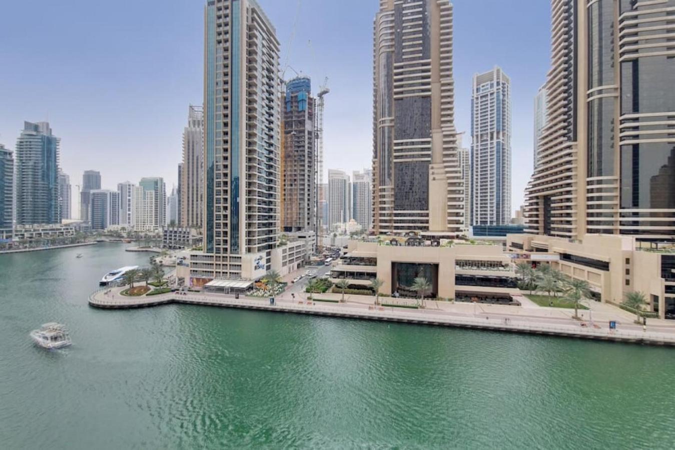 Cayan Tower, Dubai Marina - Vacationer