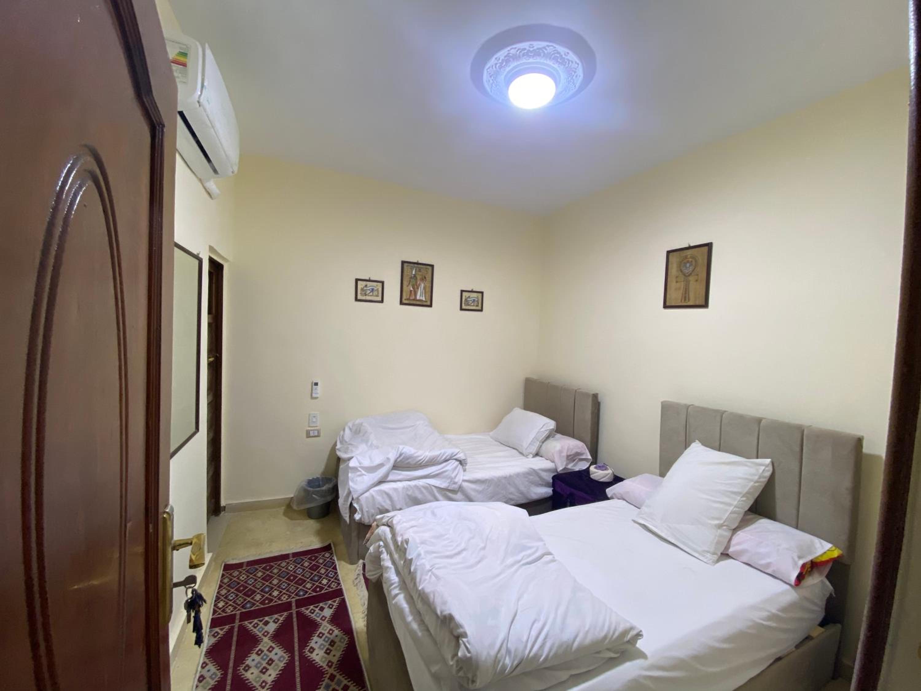 Pyramids Lounge Guest House