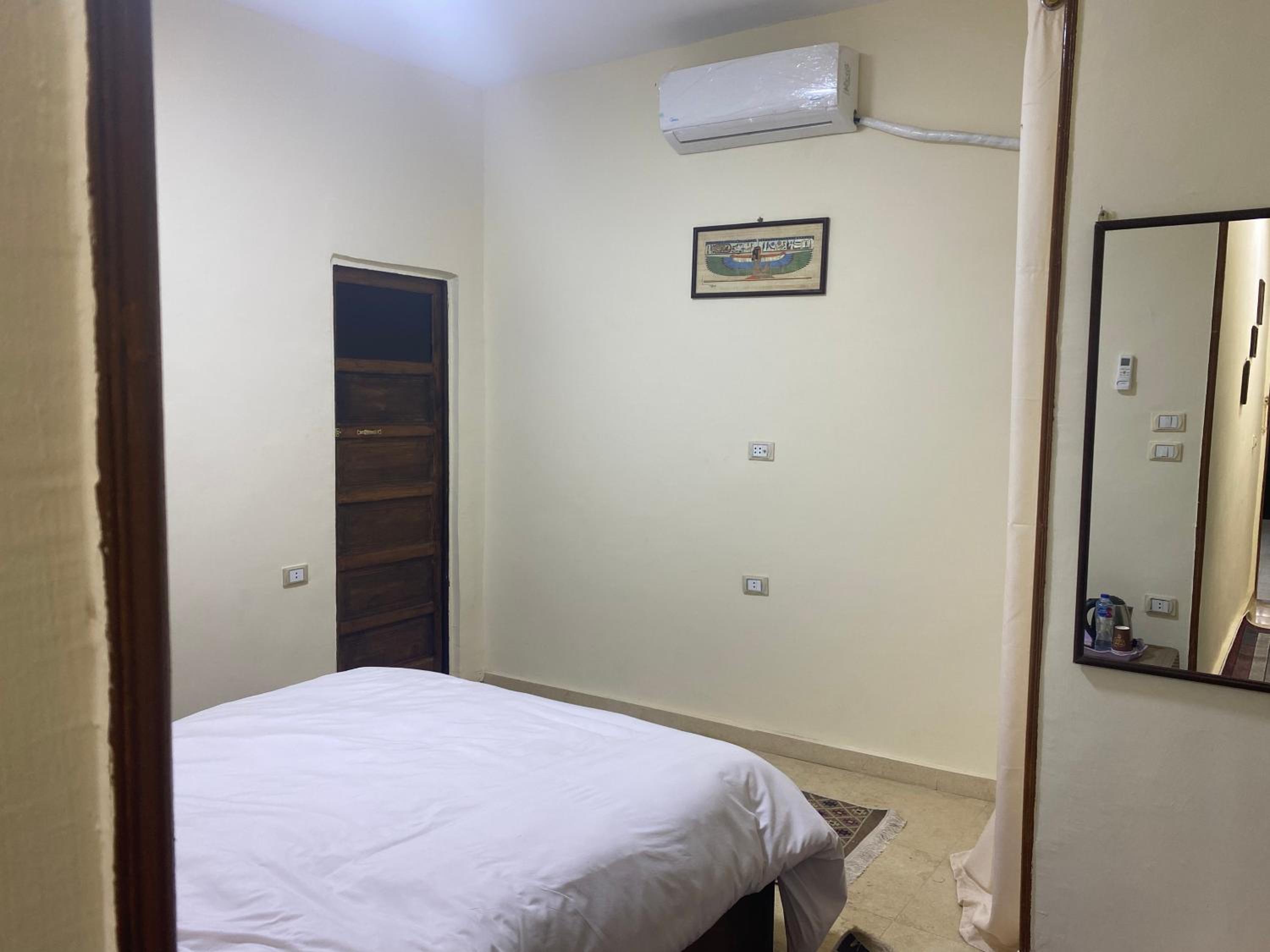 Pyramids Lounge Guest House