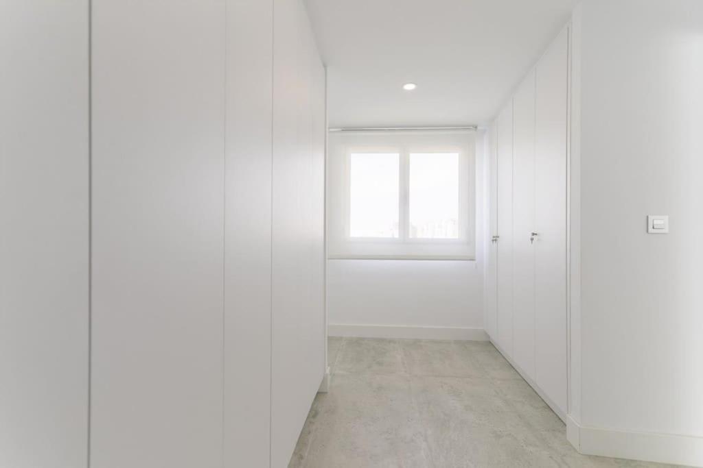 Moderno y completo apartamento frente al mar
