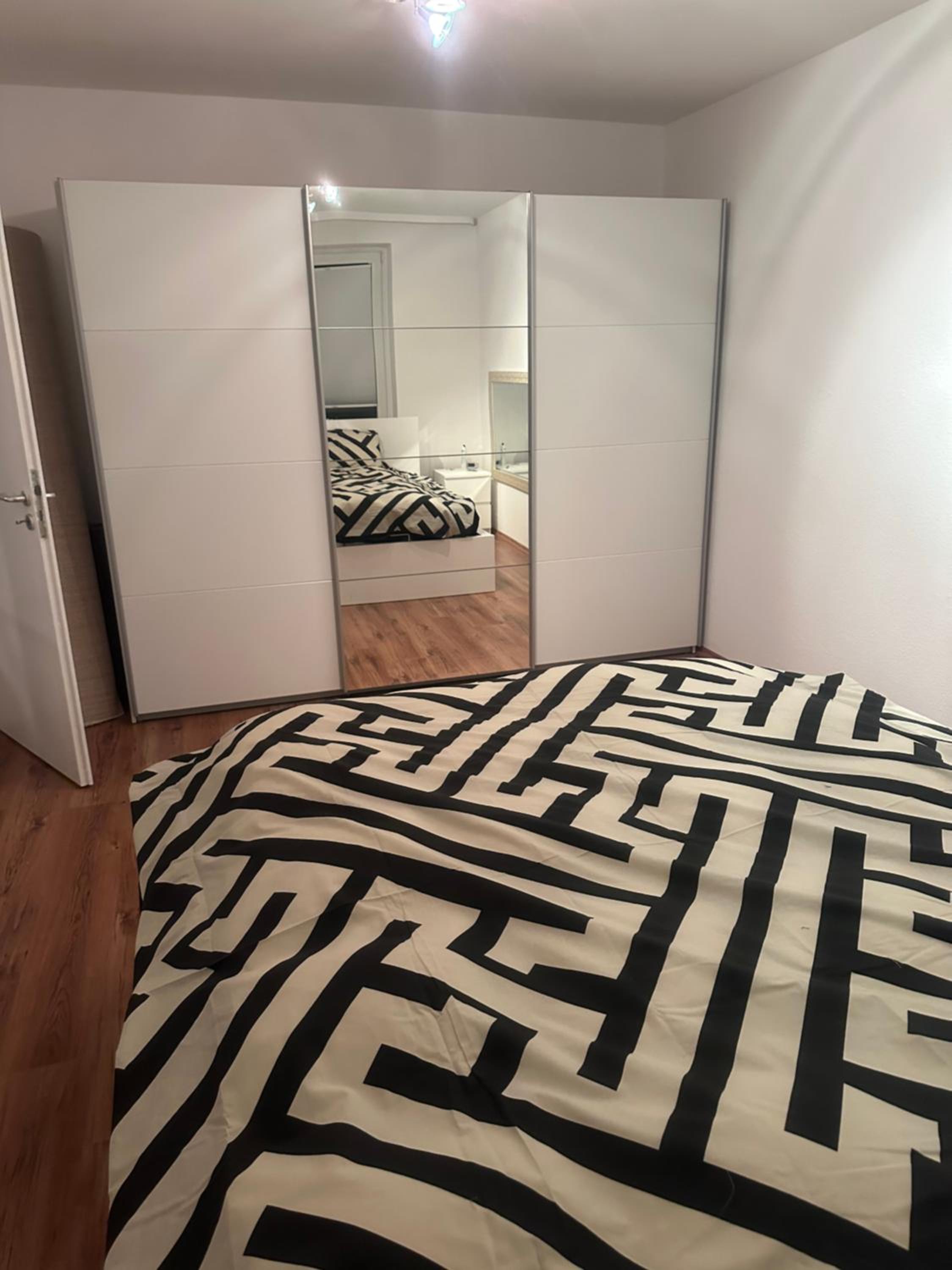 Helle mit Balkon 5 Minuten zum Pool 60q central ,otopark ,Netflix