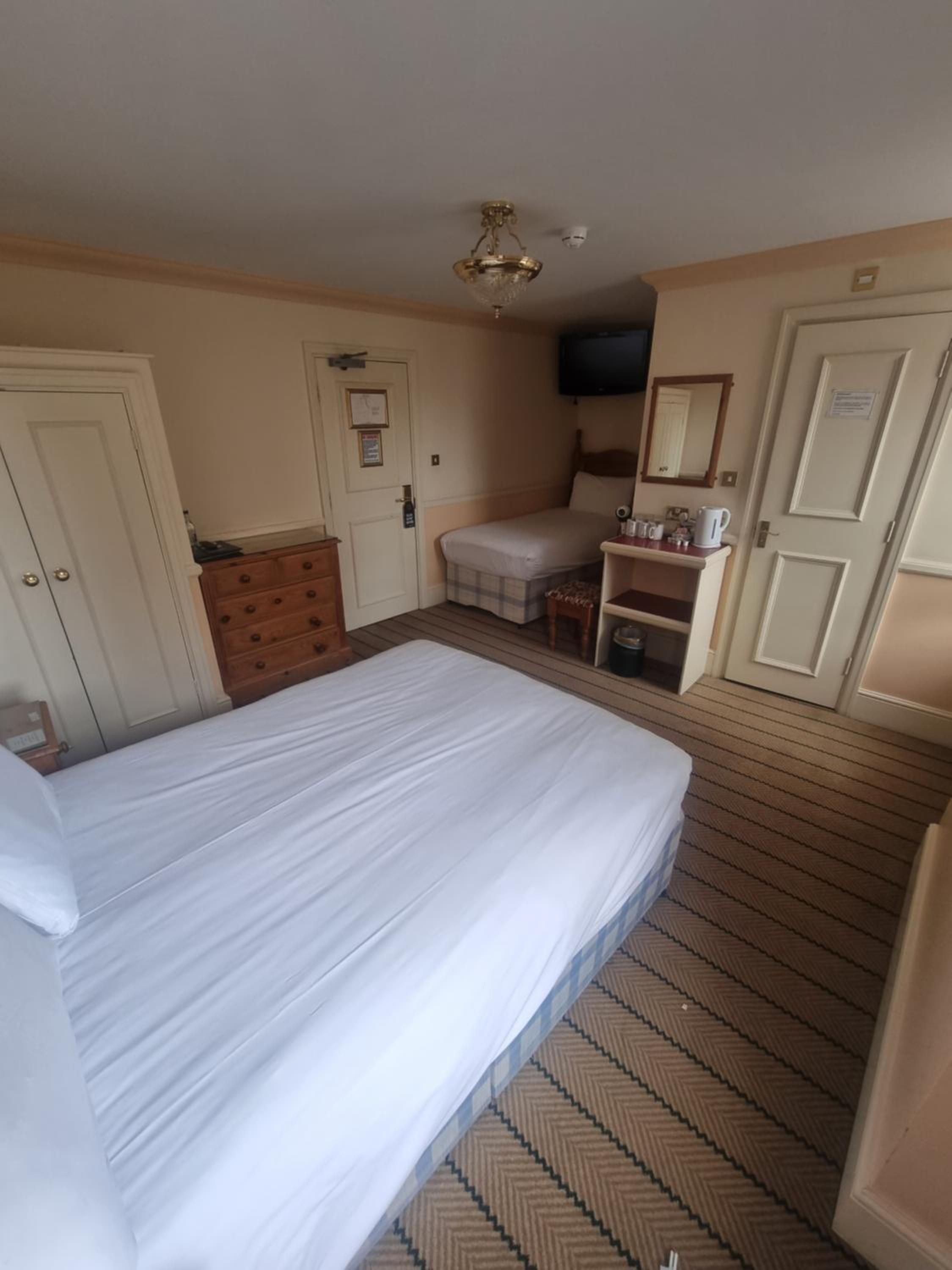 Ramsgate Vacations - The Royal Oak Hotel - Property Image 2