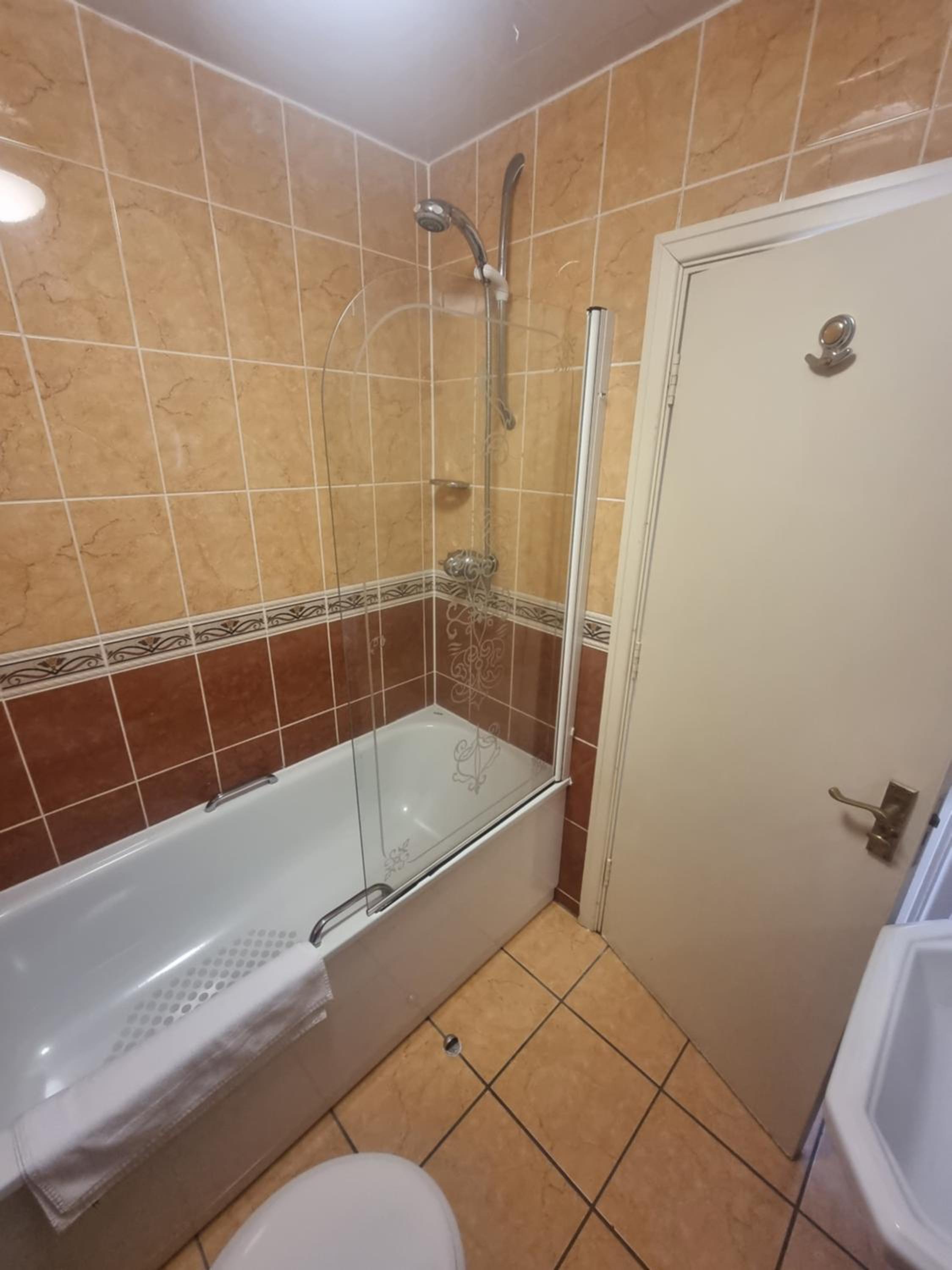 Ramsgate Vacations - The Royal Oak Hotel - Property Image 5