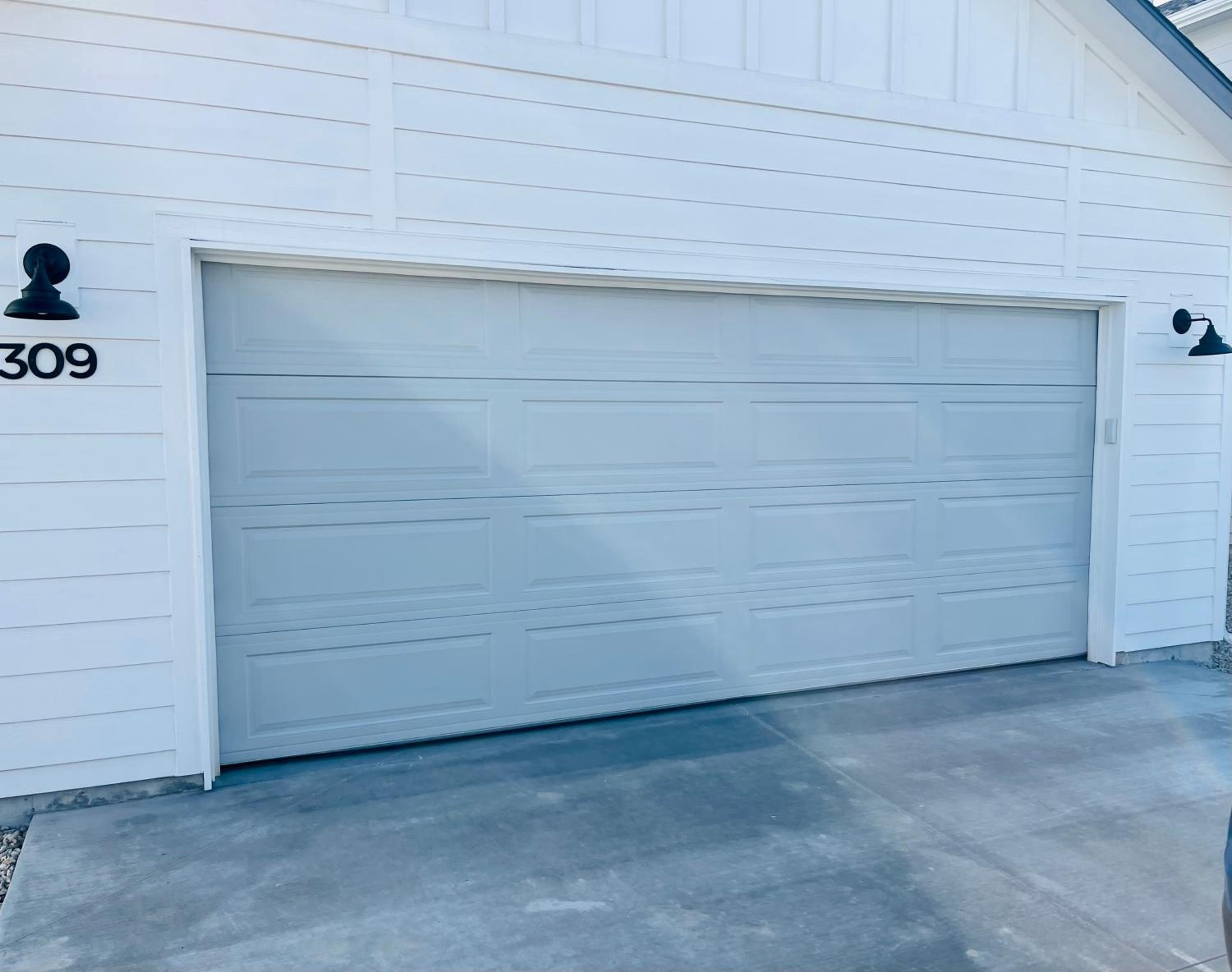Hygee House Brand New Construction near Ford Idaho Center and I-84! Plush and lavish furniture, warm tones to off-set the new stainless appliances, play Pi