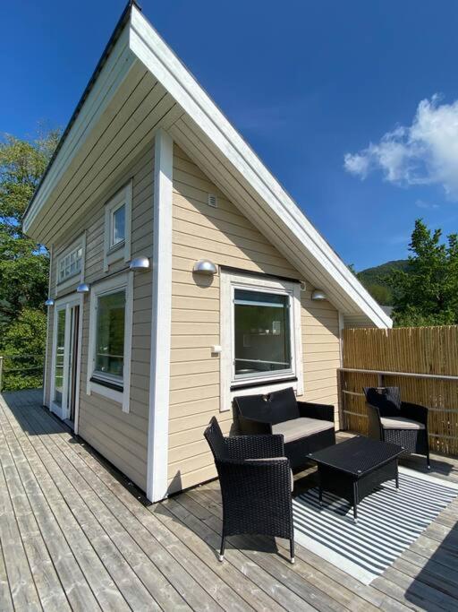 Minihus med drømmeutsikt til Sunnmørsalpene view 5