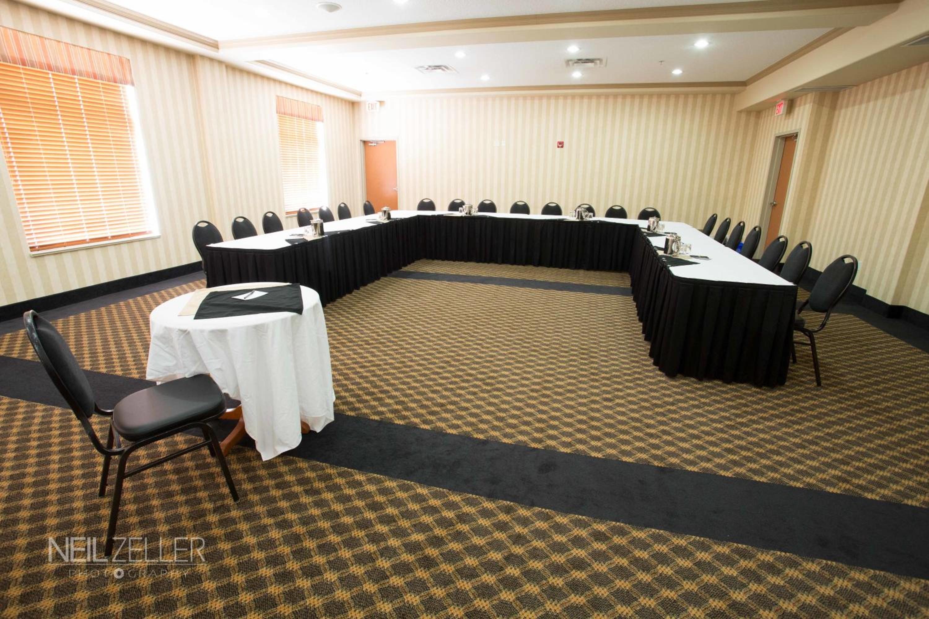Days Inn & Suites by Wyndham Edmonton Airport