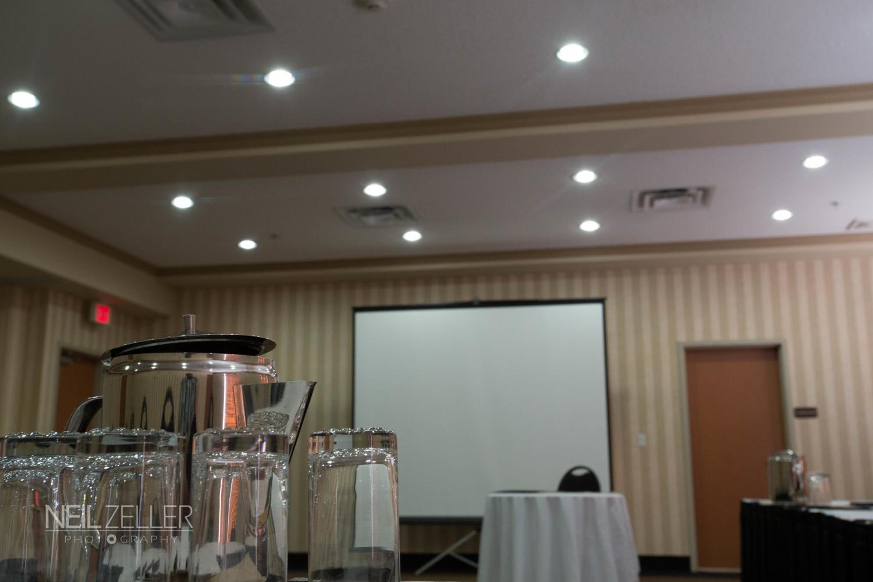 Leduc Vacations - Days Inn  Suites by Wyndham Edmonton Airport - Property Image 4