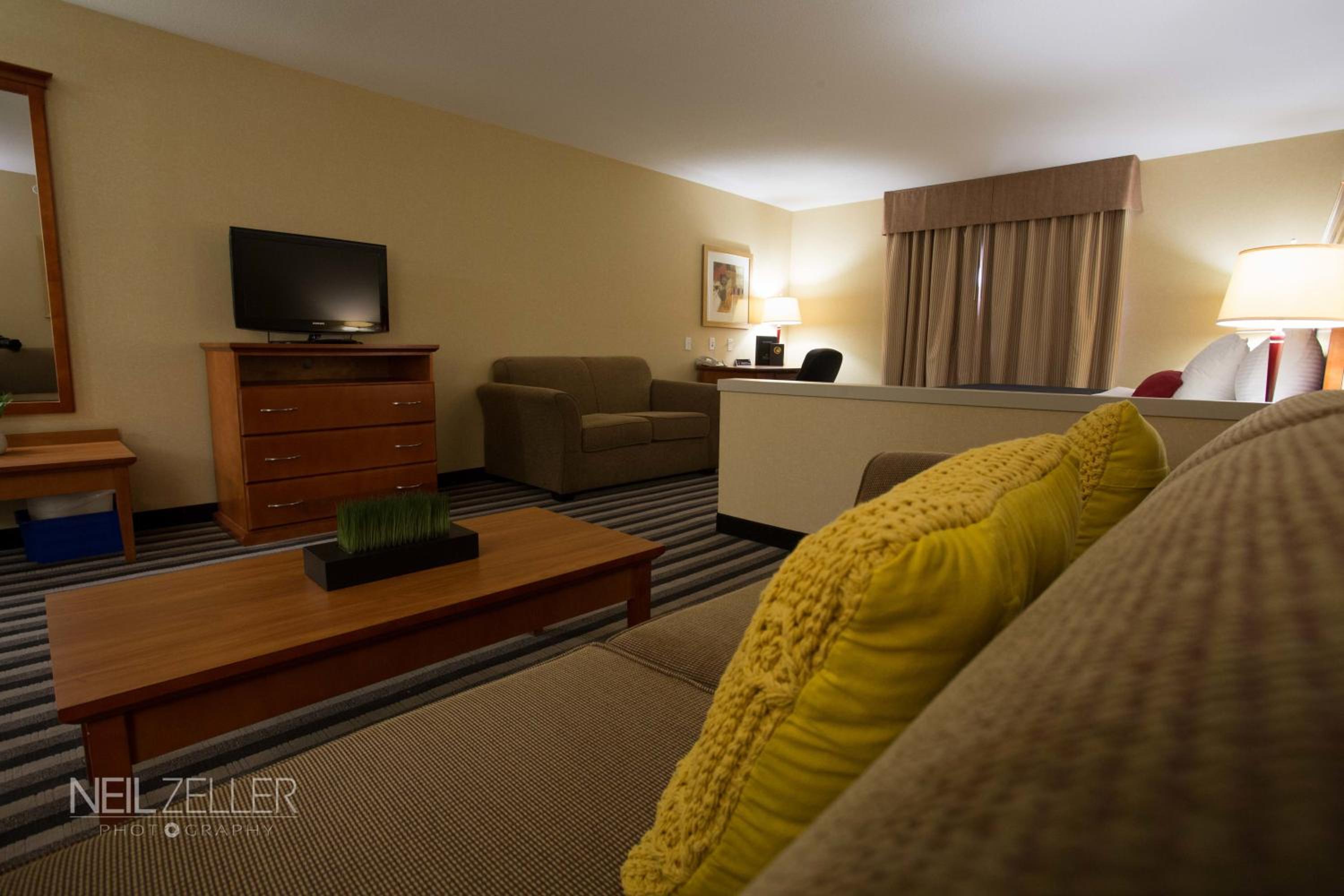 Leduc Vacations - Days Inn  Suites by Wyndham Edmonton Airport - Property Image 11