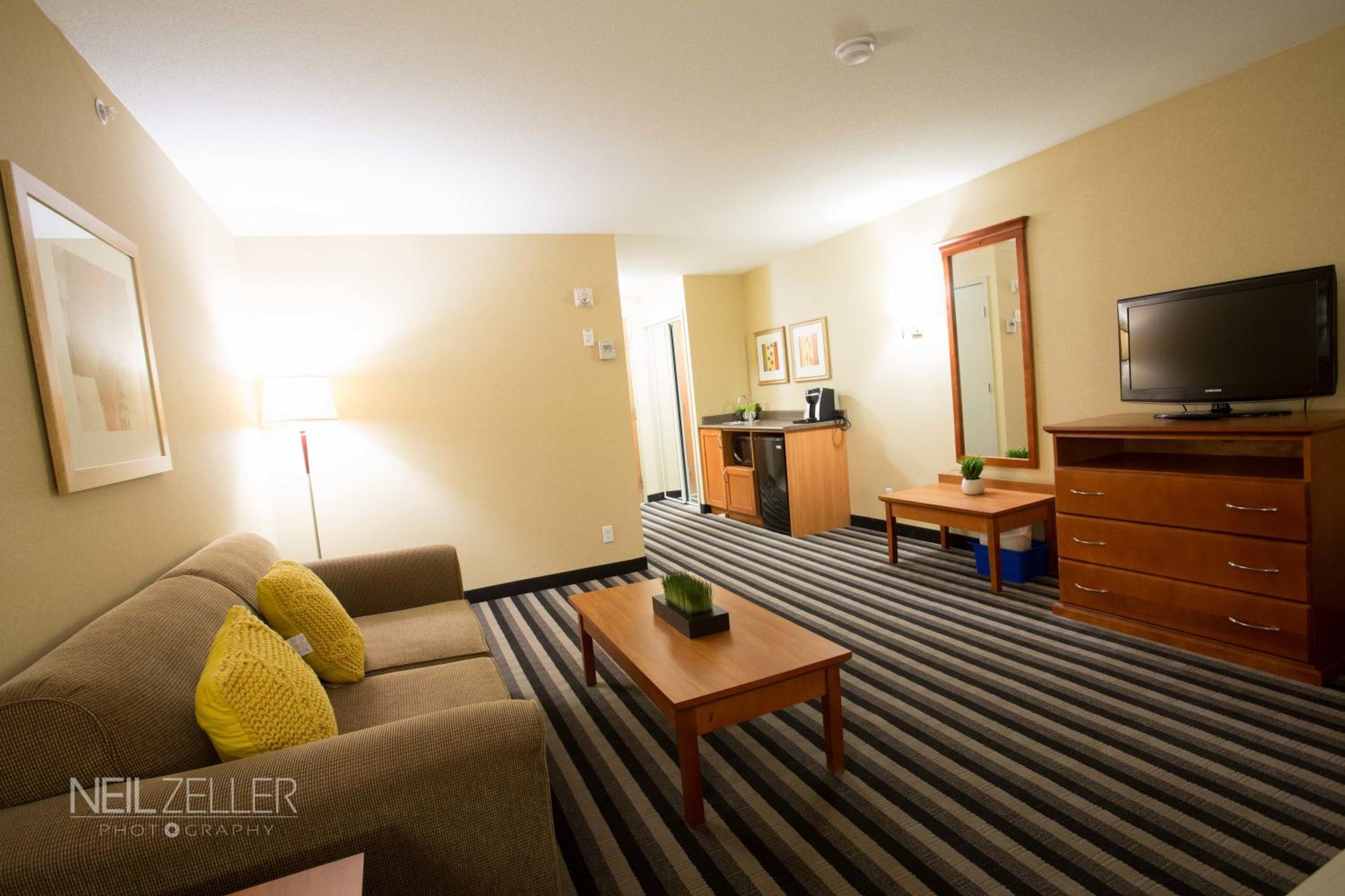 Leduc Vacations - Days Inn  Suites by Wyndham Edmonton Airport - Property Image 10