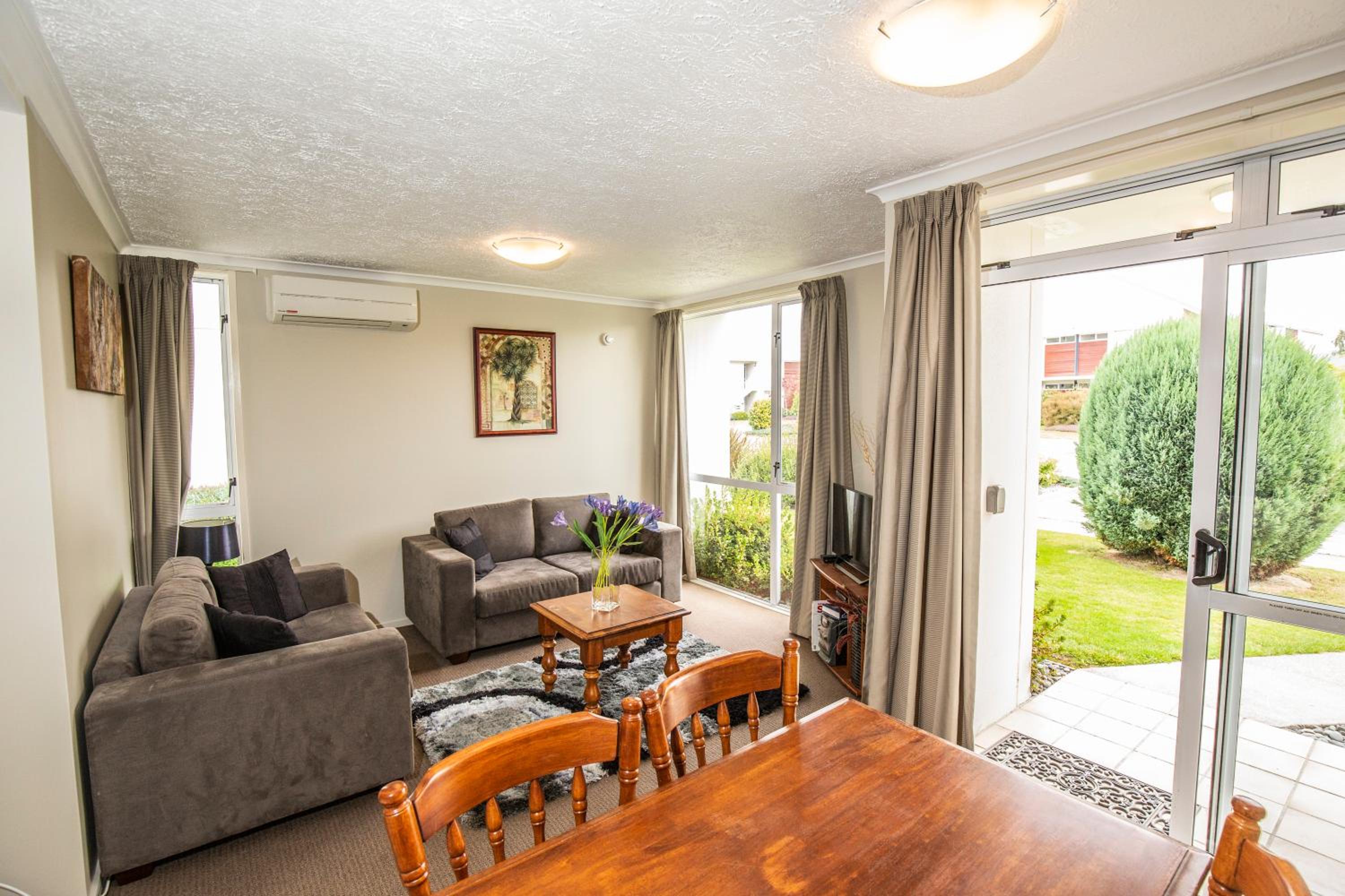 Hotel Central Methven 3-Bed Apartment - Image 1