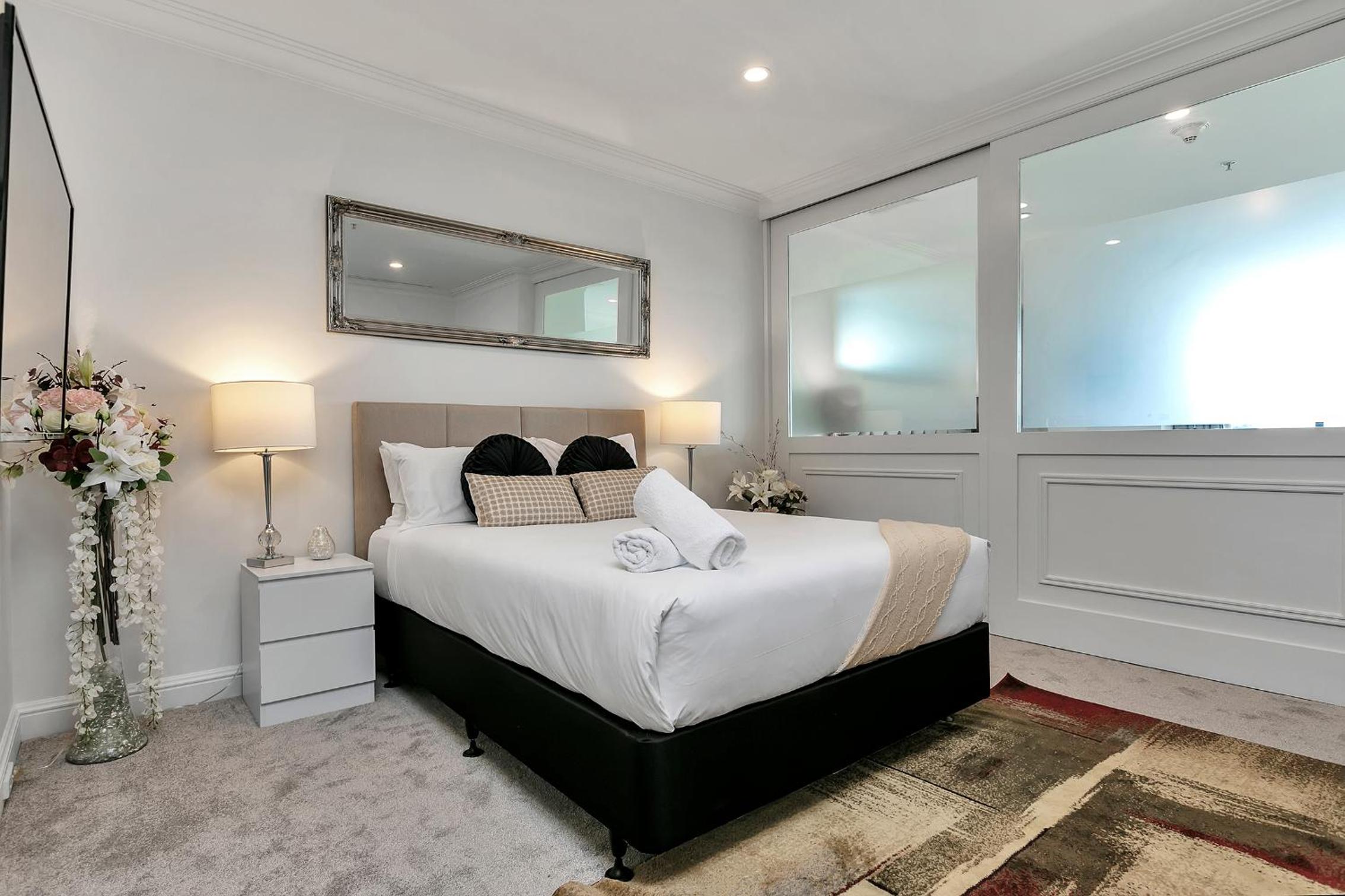 Your Family Getaway - Rooftop Spa & Pool! view 5