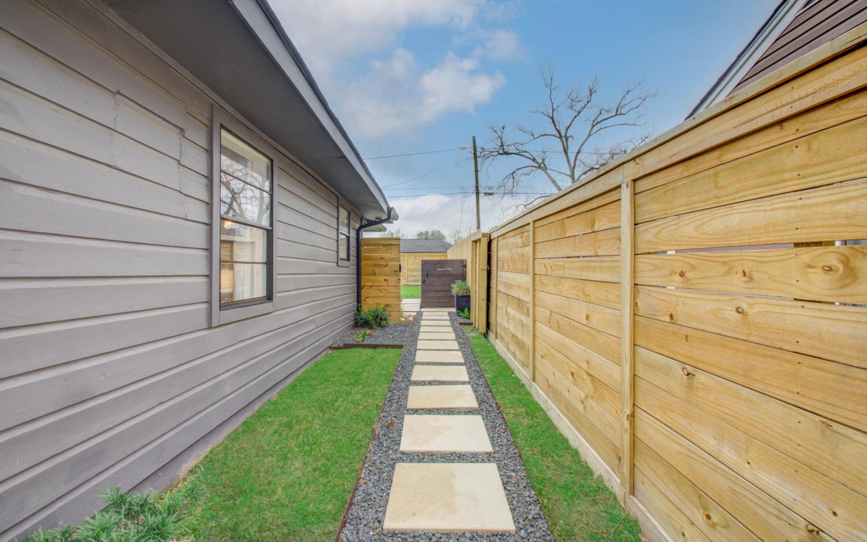 The Gated Modern Home Near NRG and Medical Center view 4